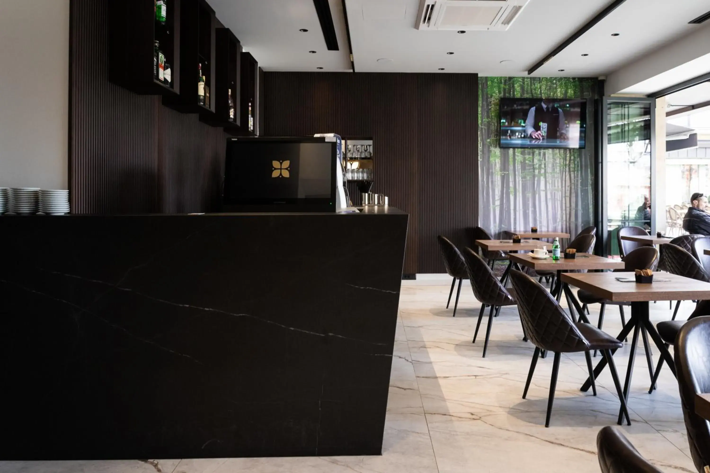 Restaurant/places to eat in Emery Hotel Restaurant/places to eat in Emery Hotel