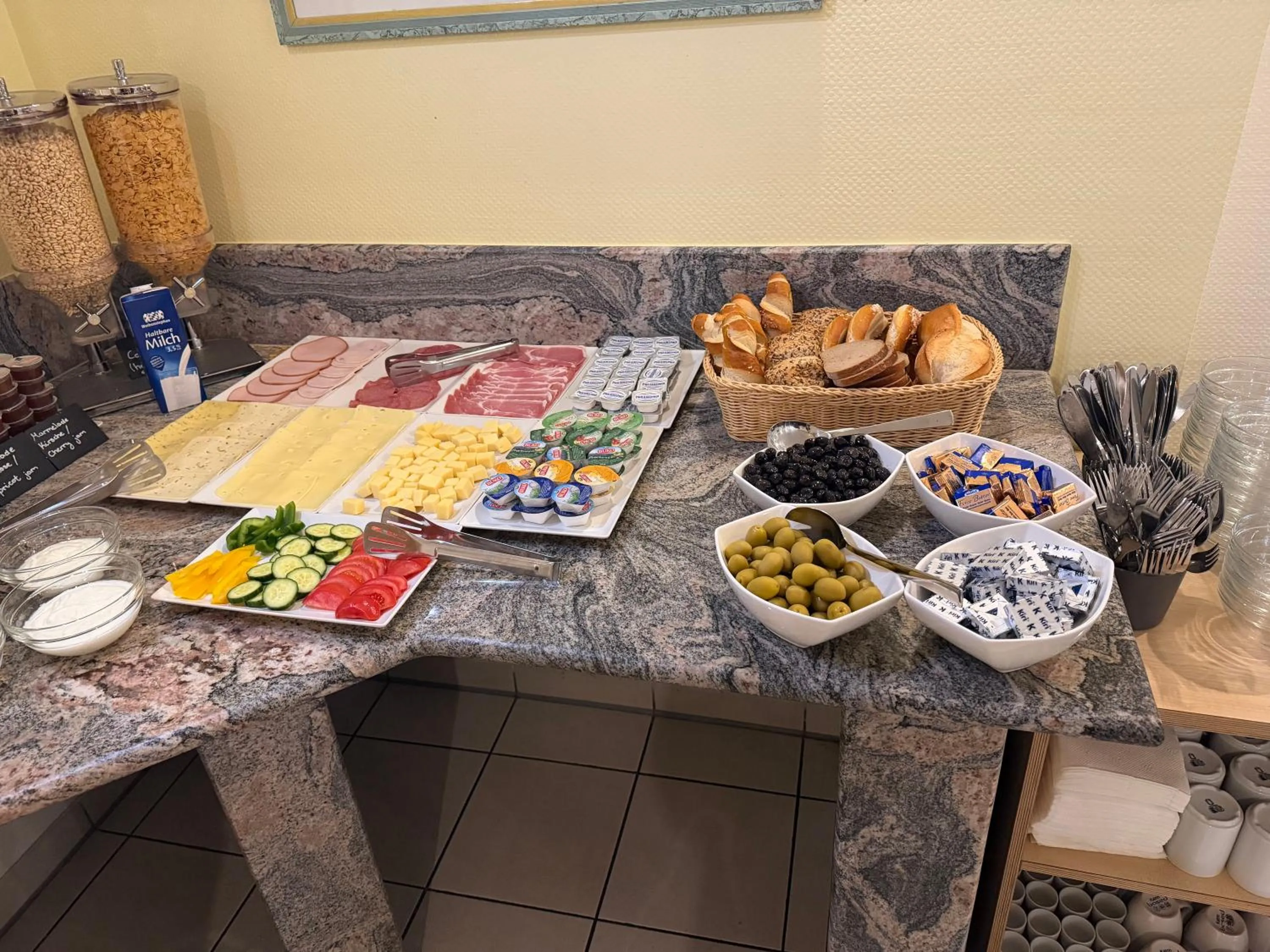 Breakfast in Brenzhotel Heidenheim