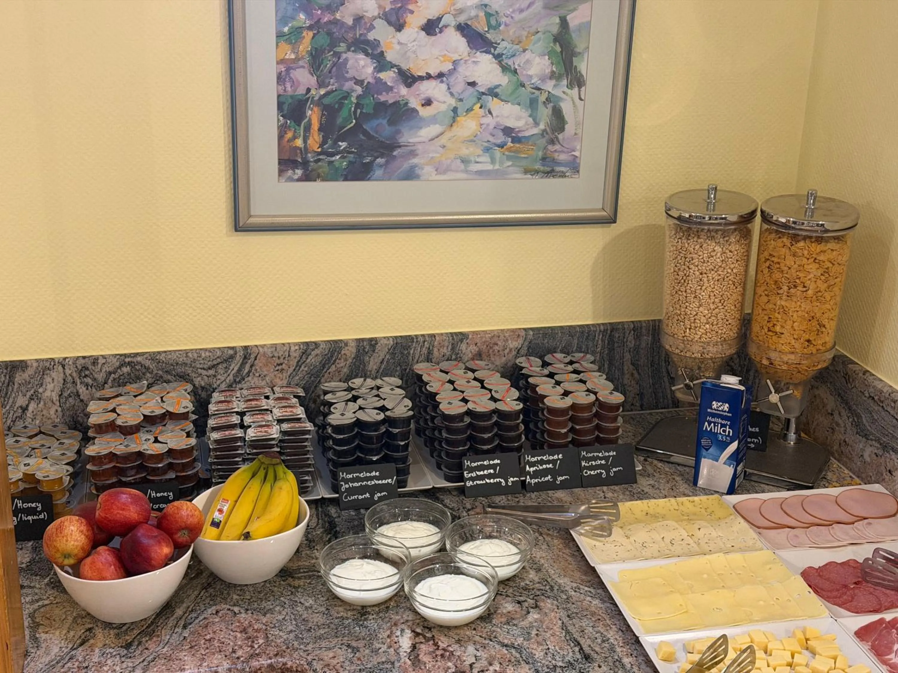 Breakfast in Brenzhotel Heidenheim