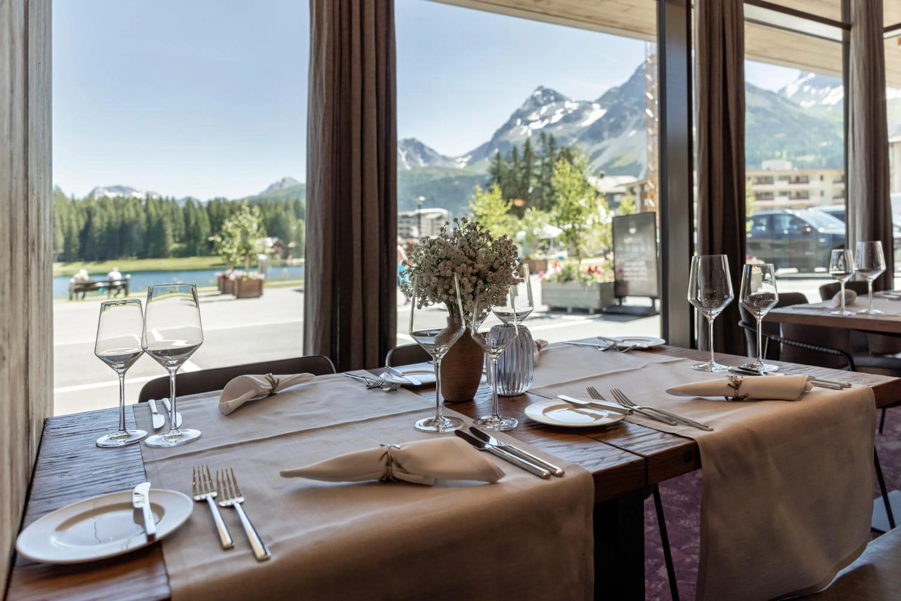 Restaurant/places to eat in Postresidenz am See