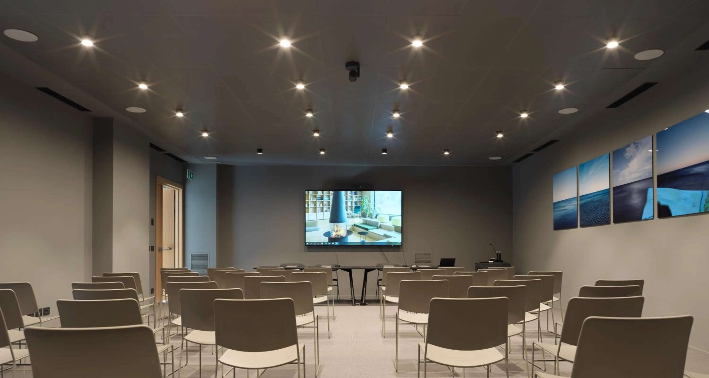 Business facilities in Le Fucine Hotel