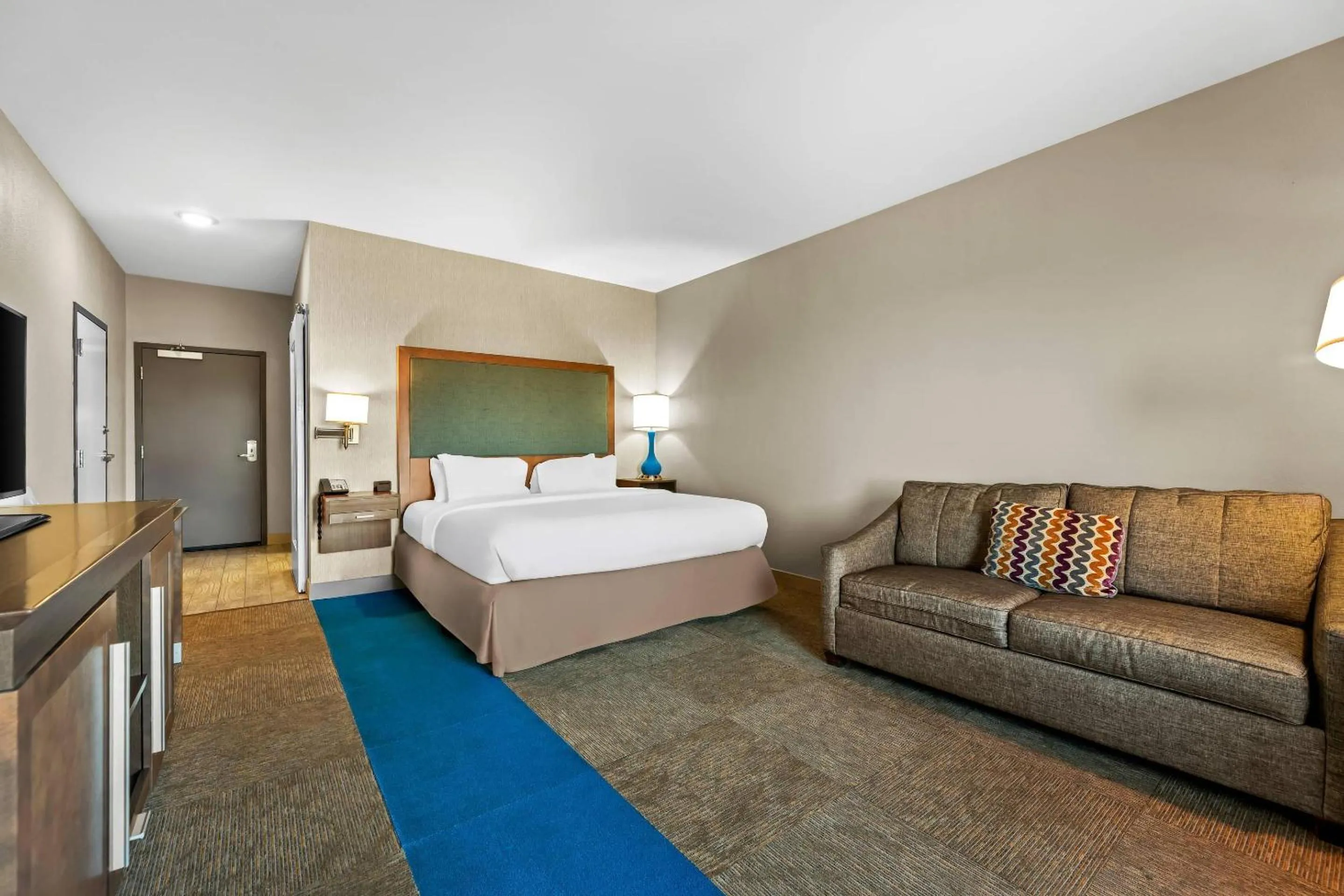 Bedroom, Bed in Quality Inn - Pratt