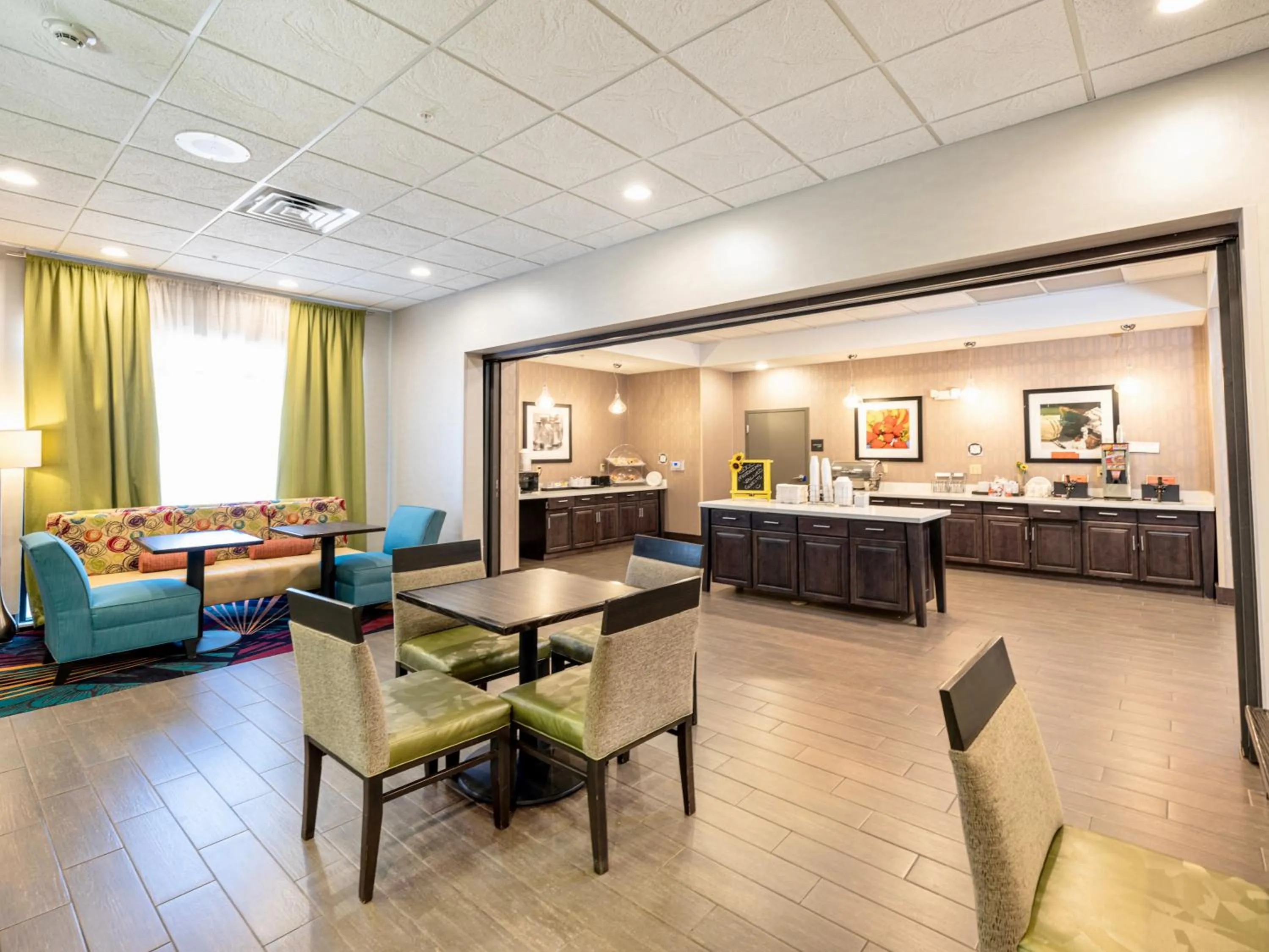Lobby or reception in Flag Point Inn and Suites Pratt by FairBridge