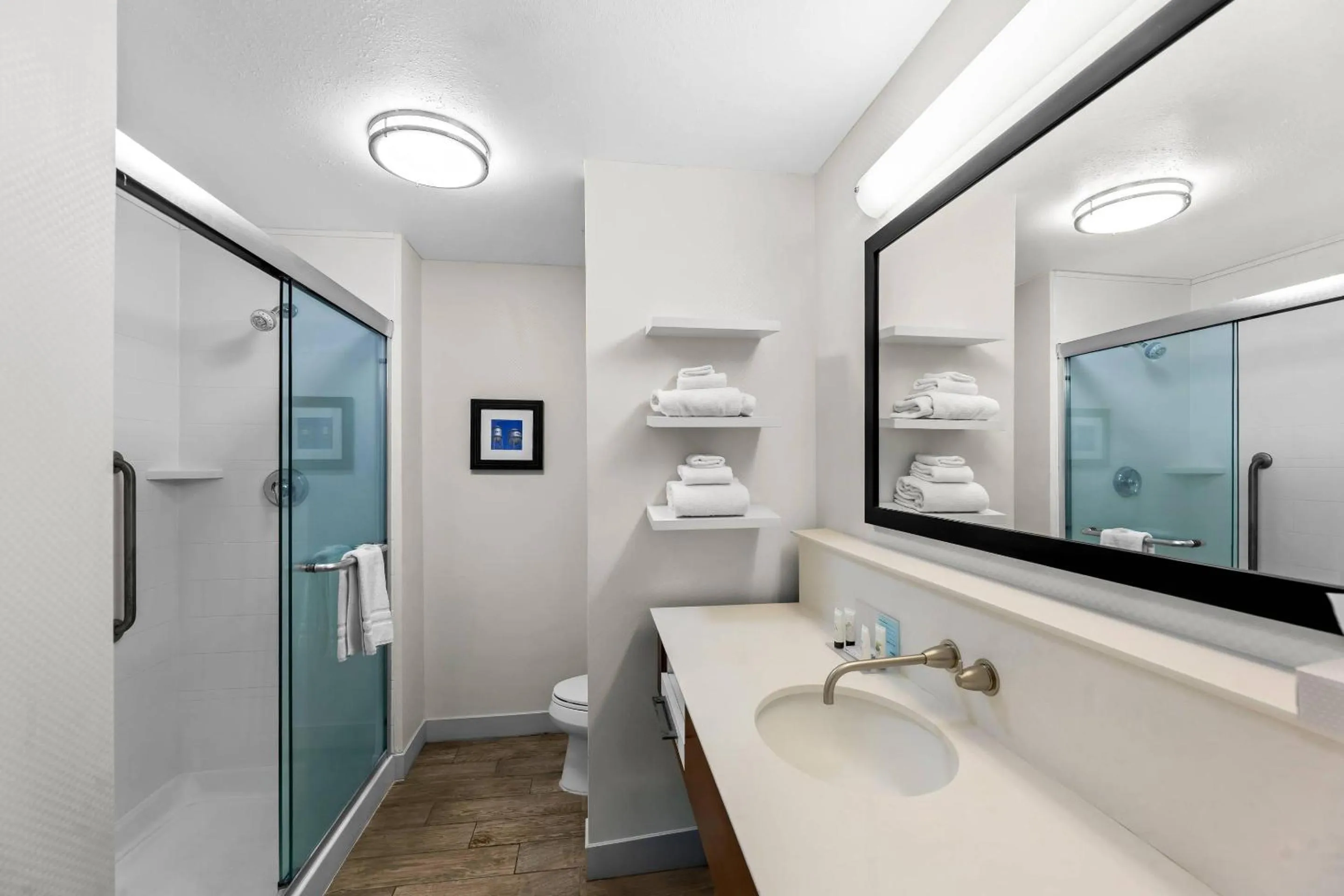 Bedroom in Quality Inn - Pratt