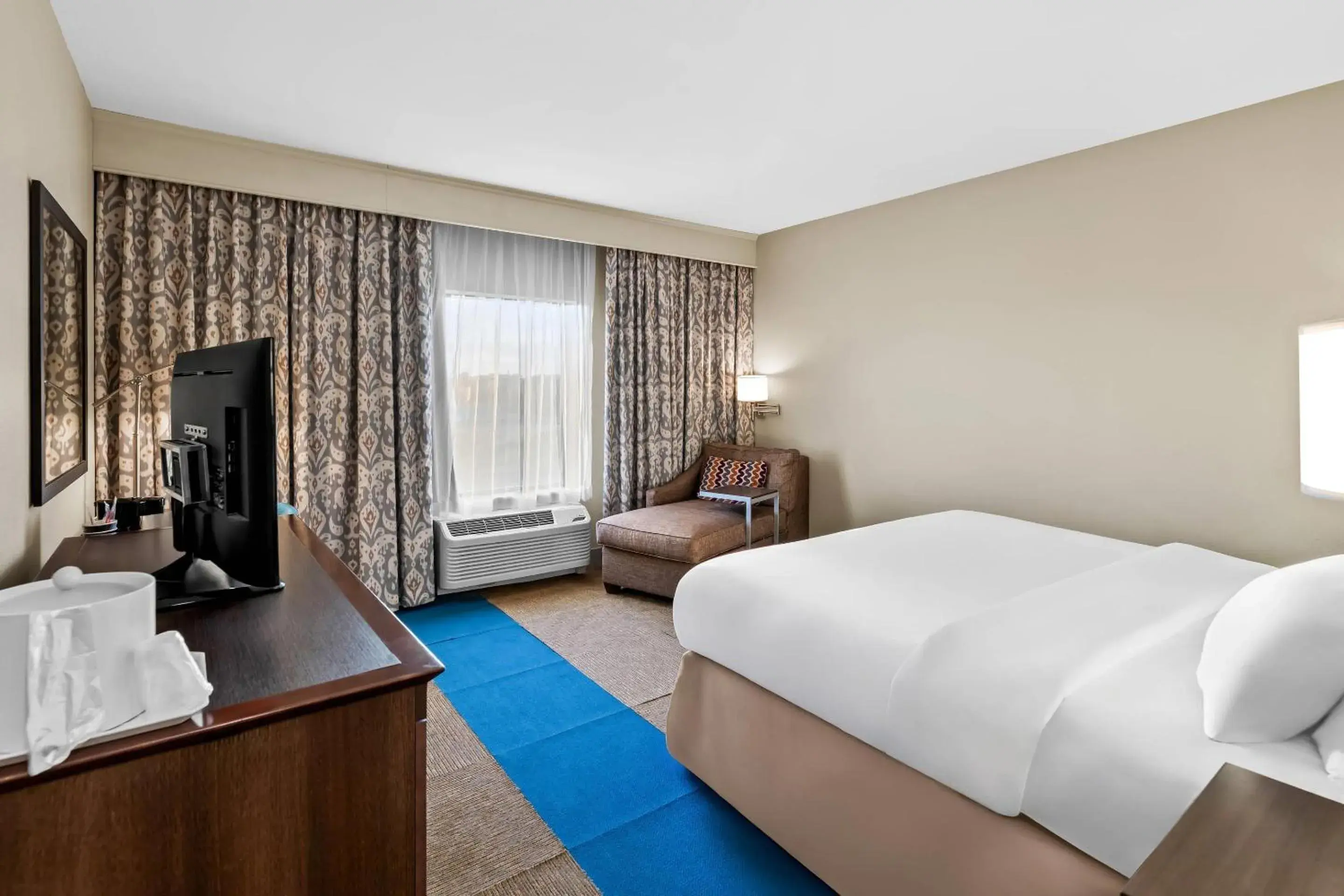 Bedroom, Bed in Quality Inn - Pratt Bedroom, Bed in Quality Inn - Pratt