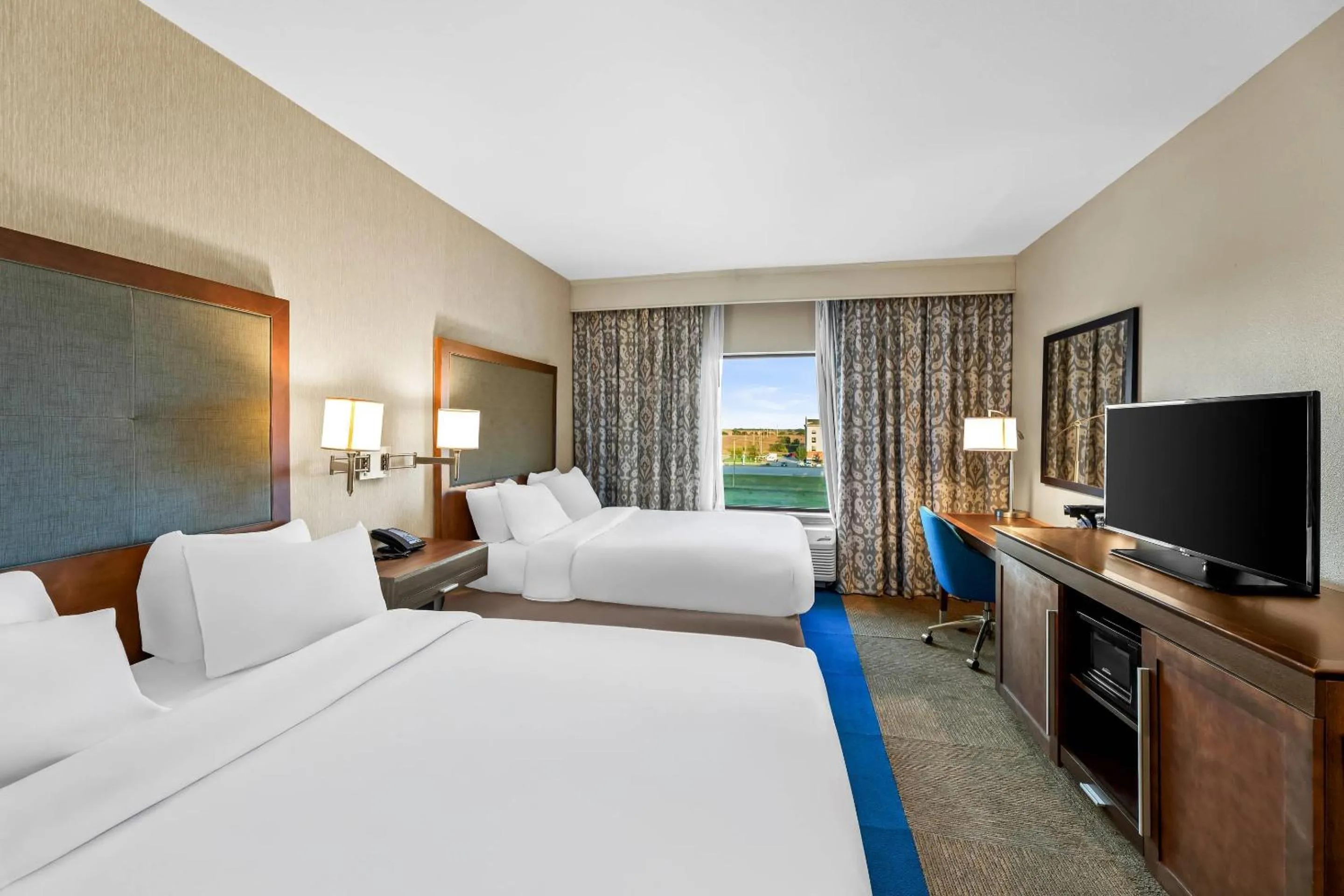 Bedroom, Bed in Quality Inn - Pratt