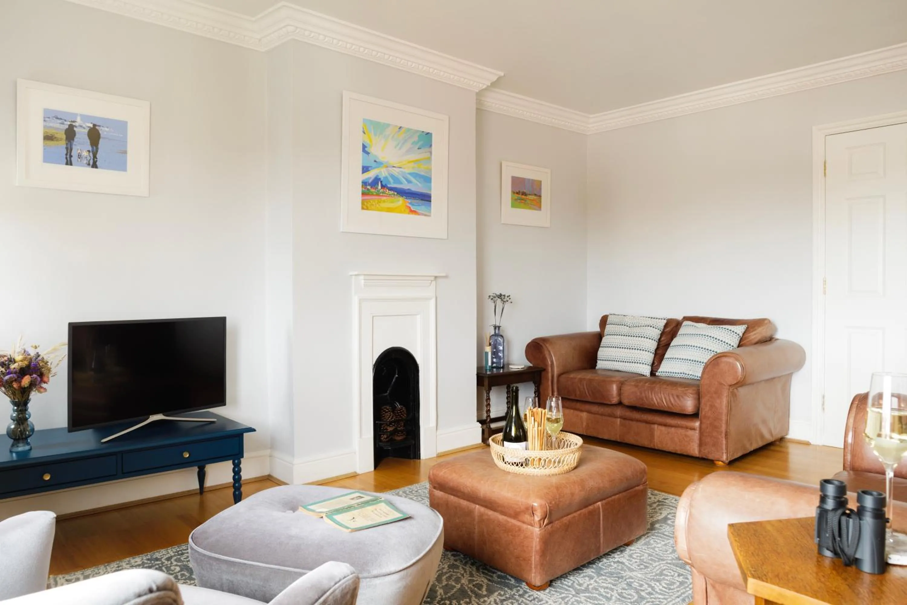 High View, Southwold High Street (2 bed, 2 bath, allocated parking, balcony)