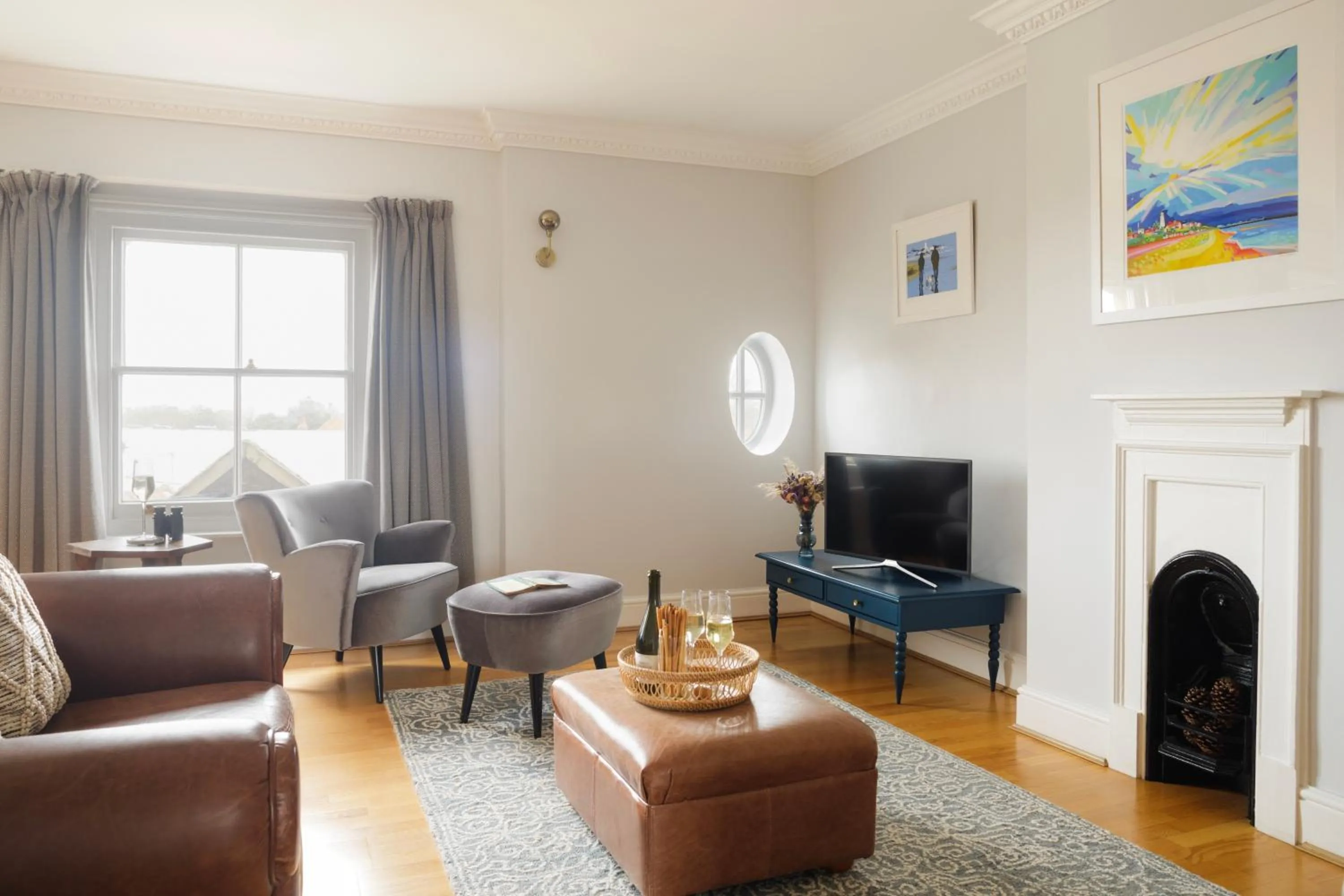 High View, Southwold High Street (2 bed, 2 bath, allocated parking, balcony)