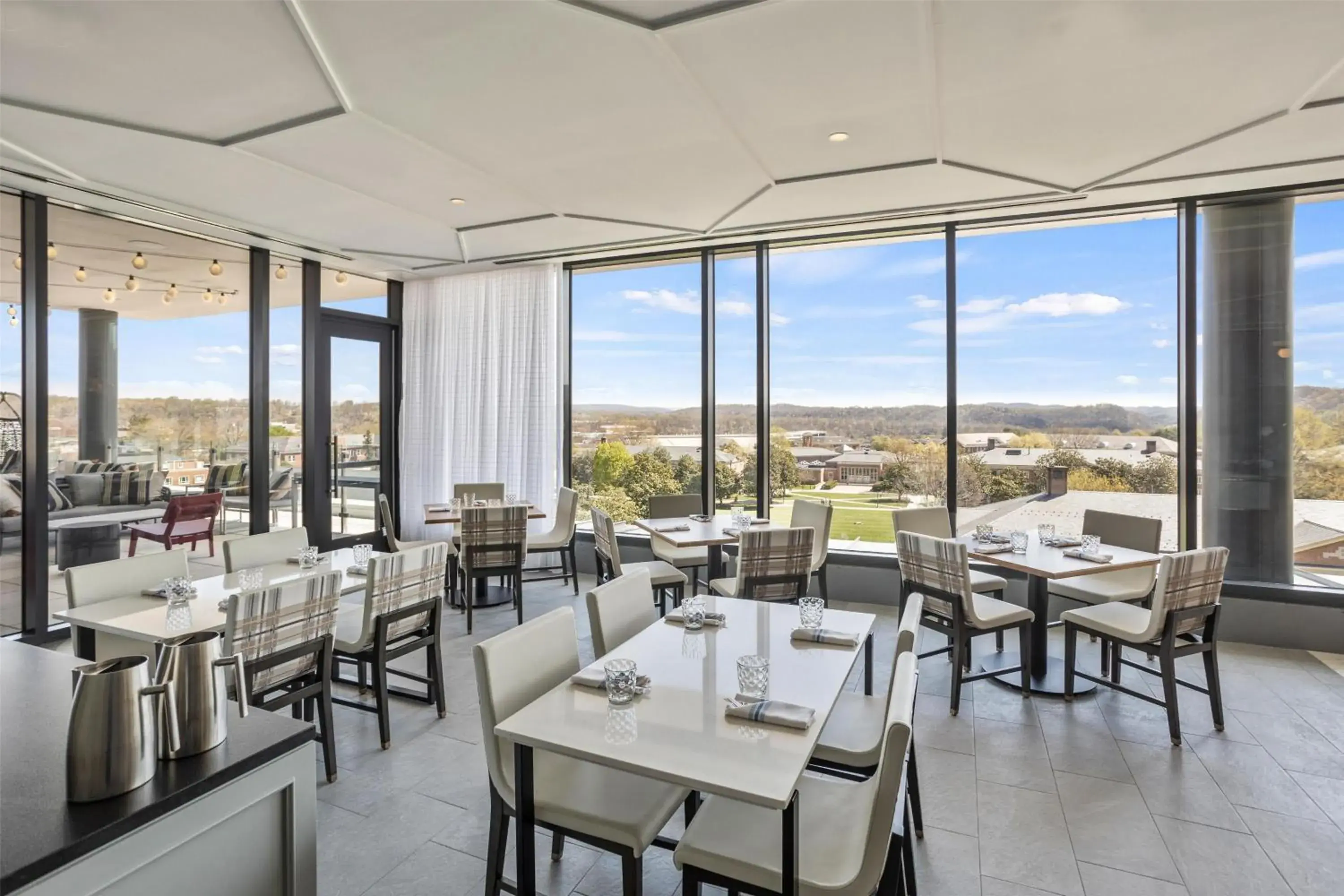 Restaurant/places to eat in The Highlander at Radford, Tapestry Collection by Hilton Restaurant/places to eat in The Highlander at Radford, Tapestry Collection by Hilton