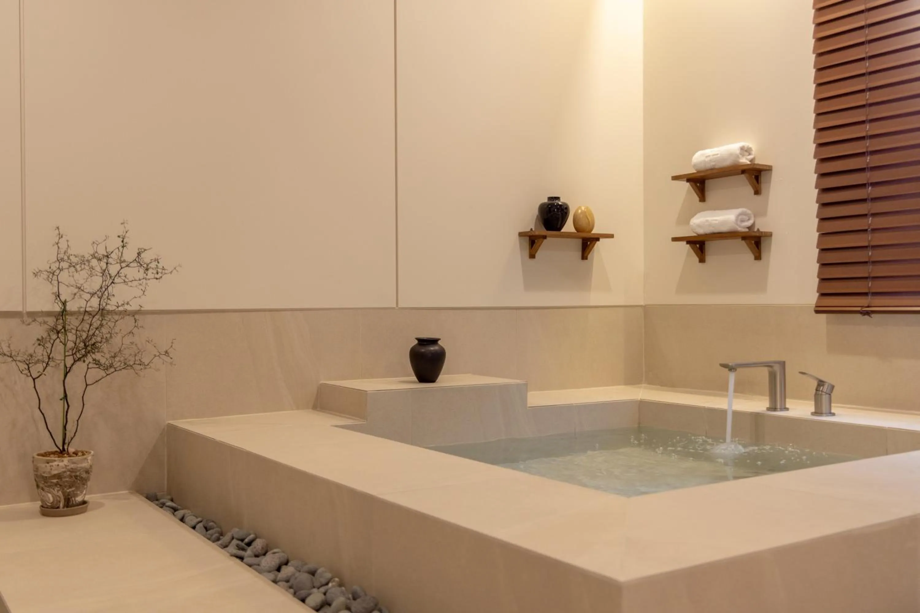 Nomad Aank Hotel Gumi