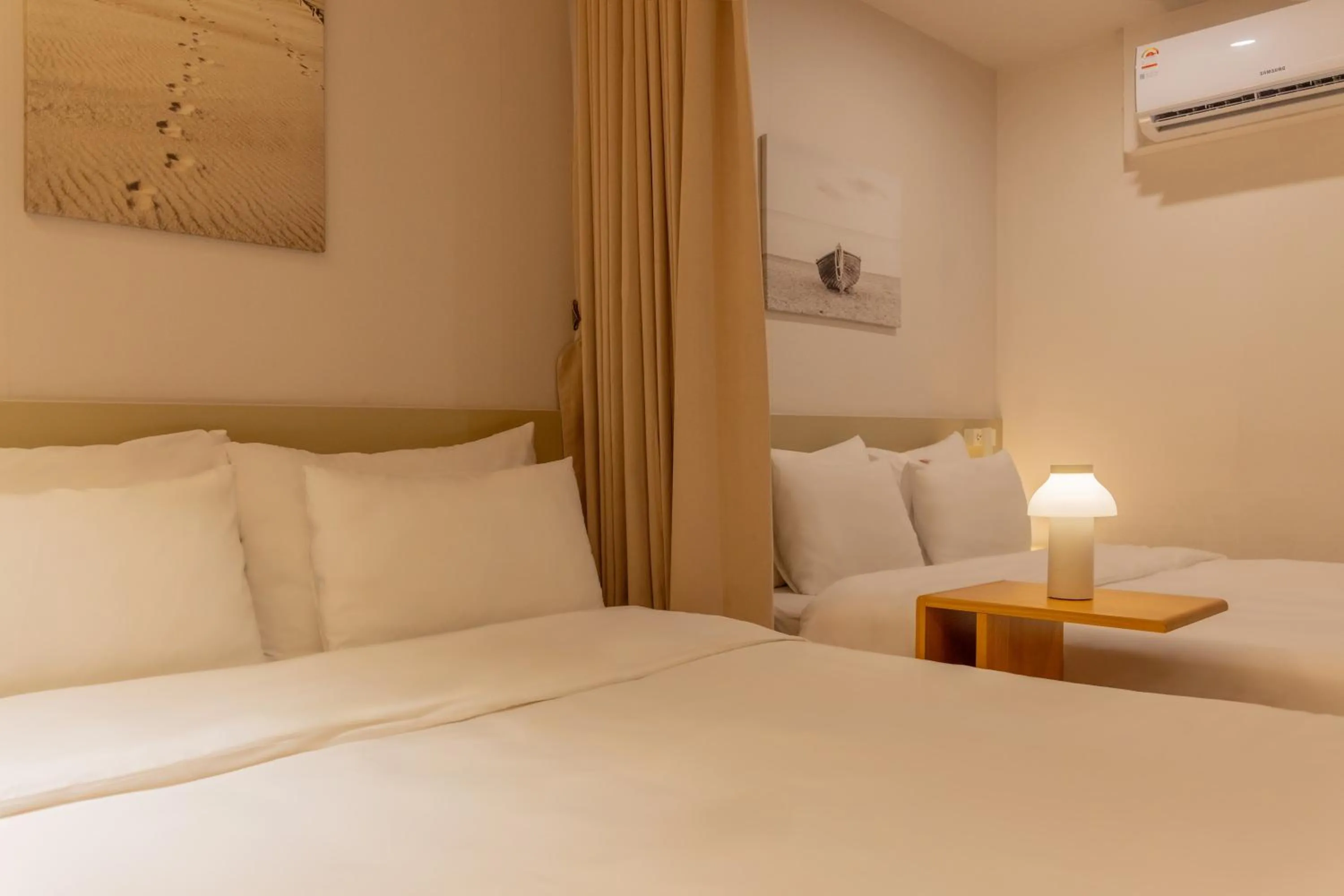 Bed in Nomad Anook Hotel Gumi