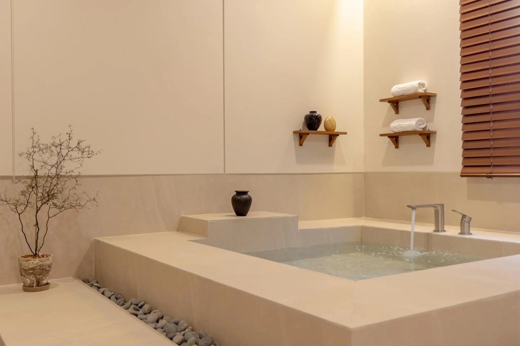 Nomad Anook Hotel Gumi