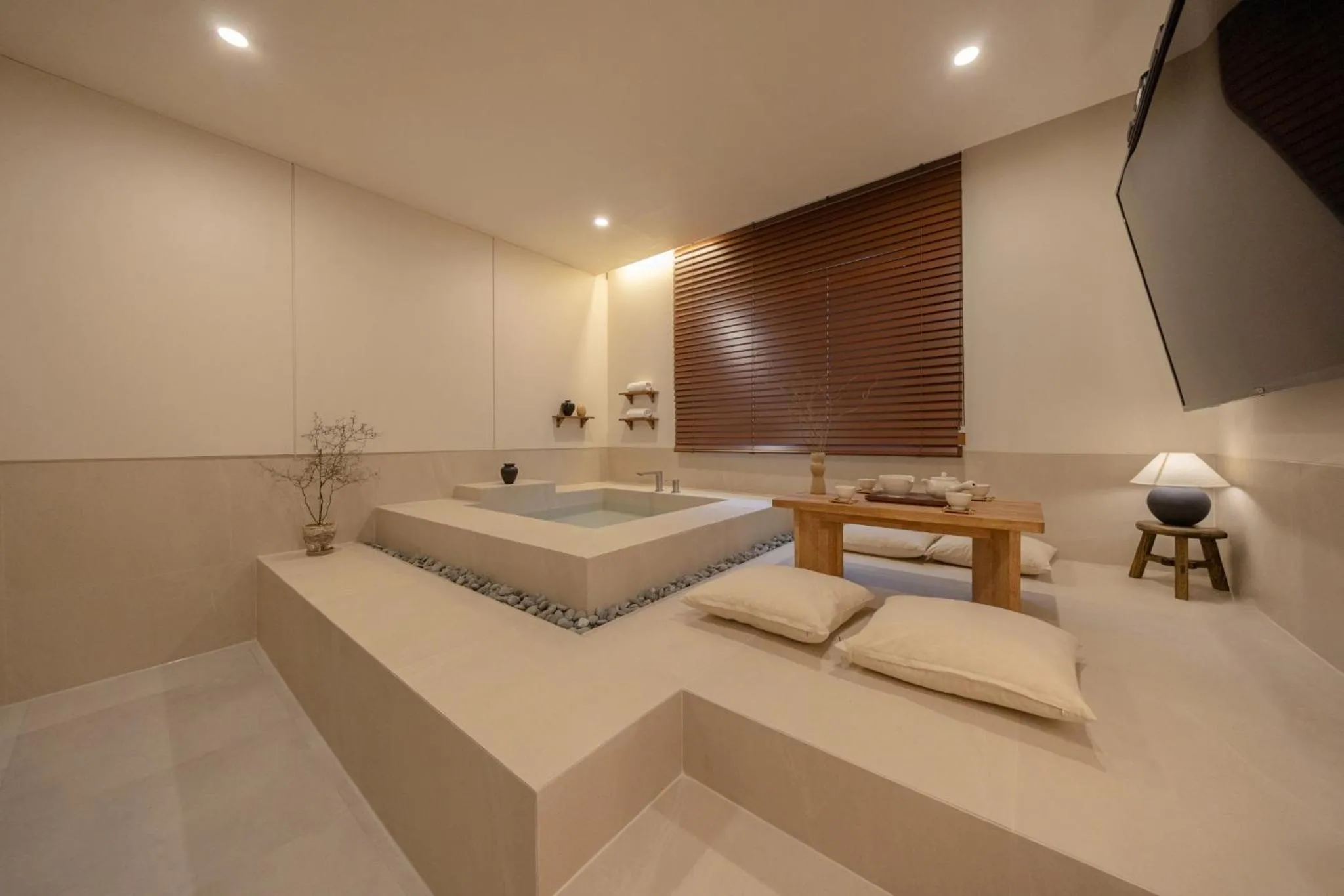 Nomad Anook Hotel Gumi