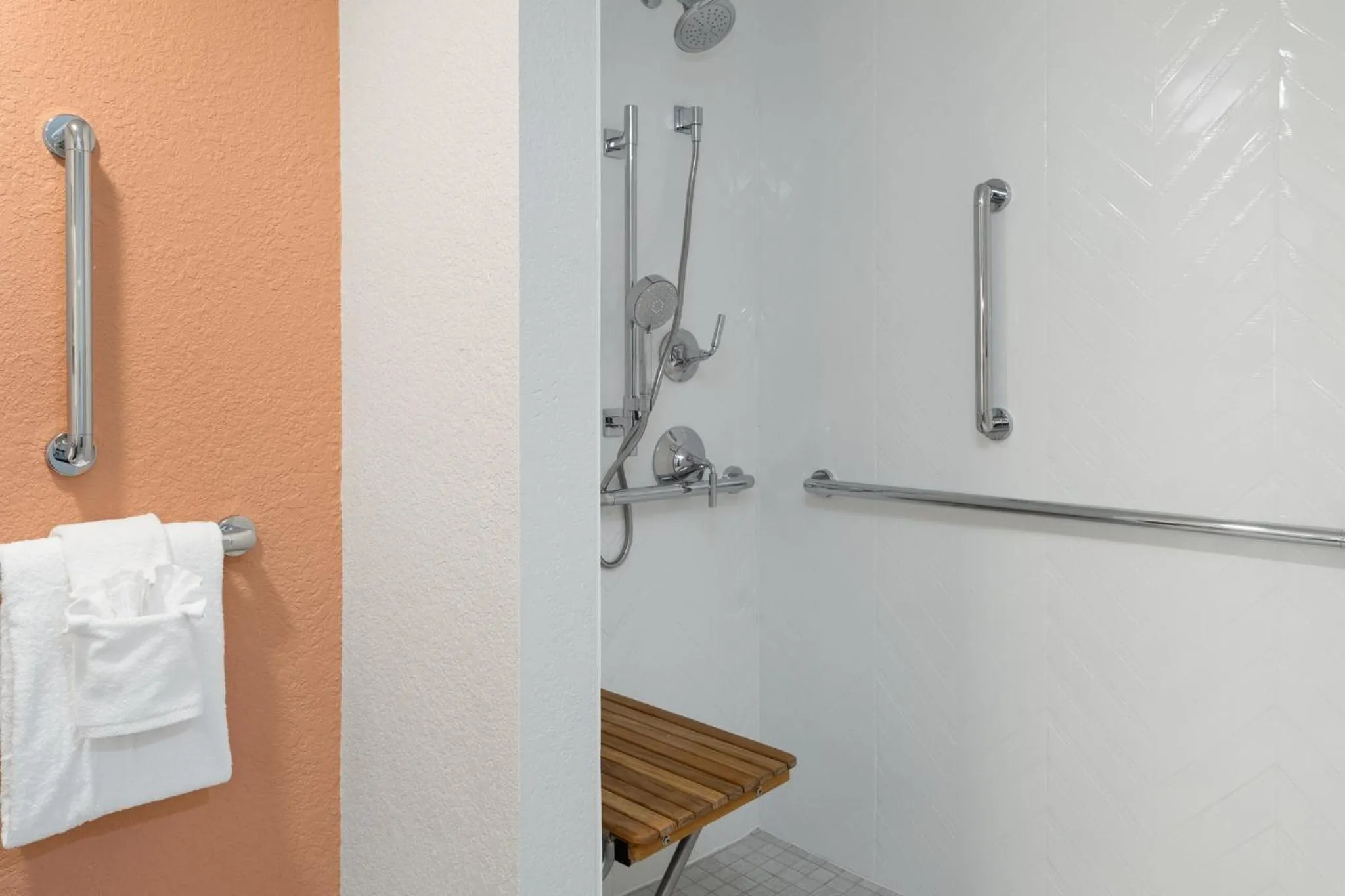 Photo of the whole room in voco The Shelby - Myrtle Beach by IHG