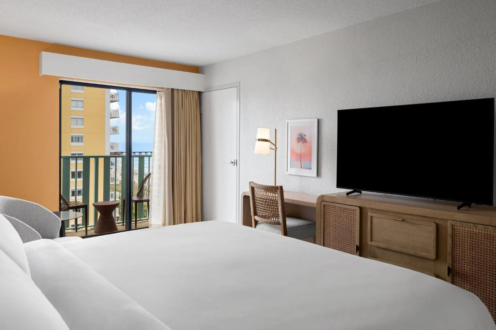 Photo of the whole room, Bed in voco The Shelby - Myrtle Beach by IHG
