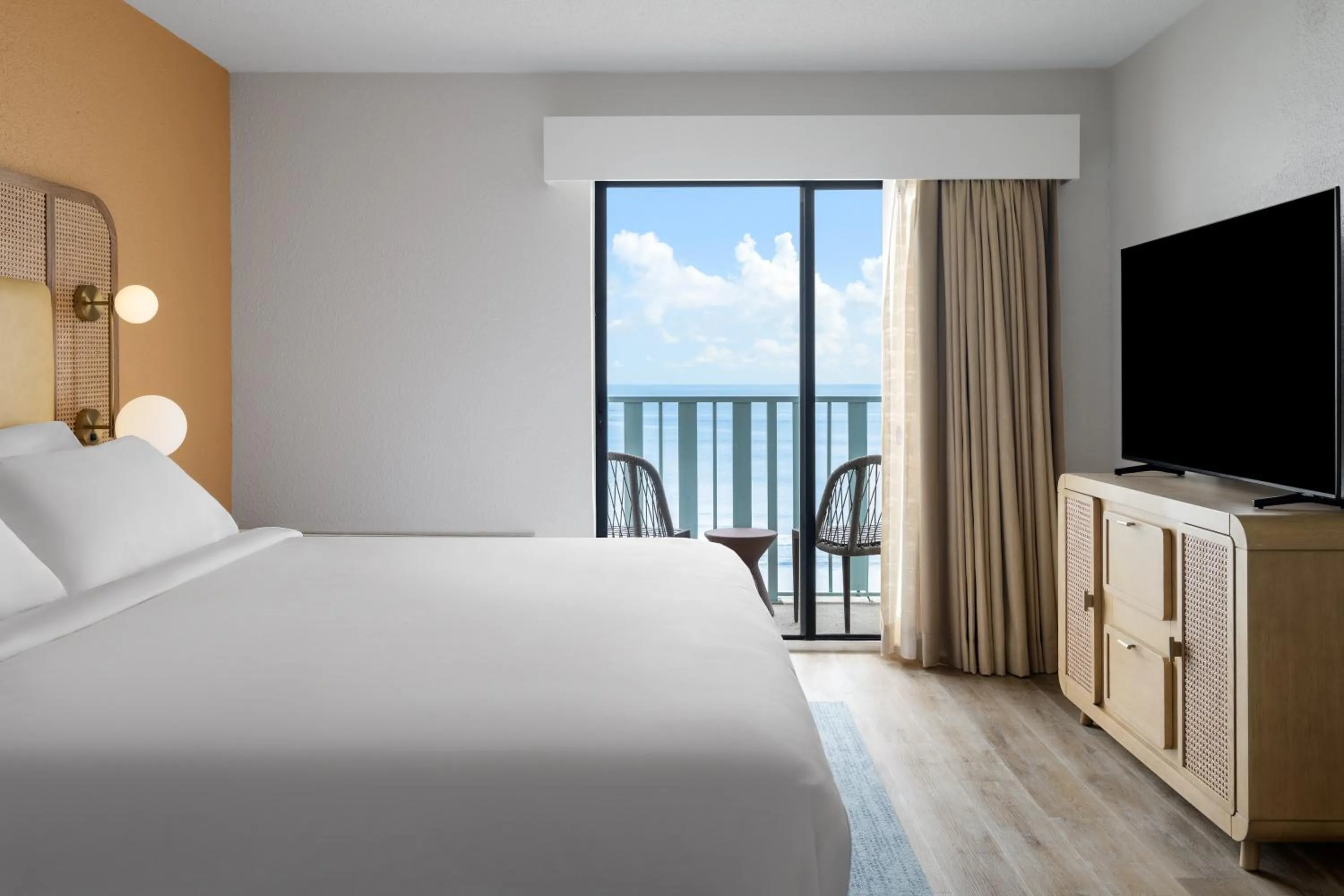 Bed in voco The Shelby - Myrtle Beach by IHG