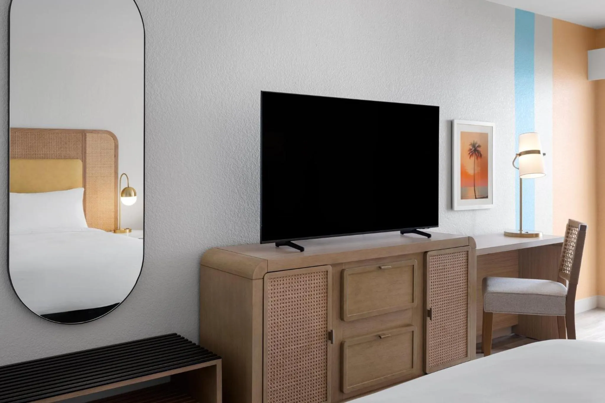 Photo of the whole room, Bed in voco The Shelby - Myrtle Beach by IHG