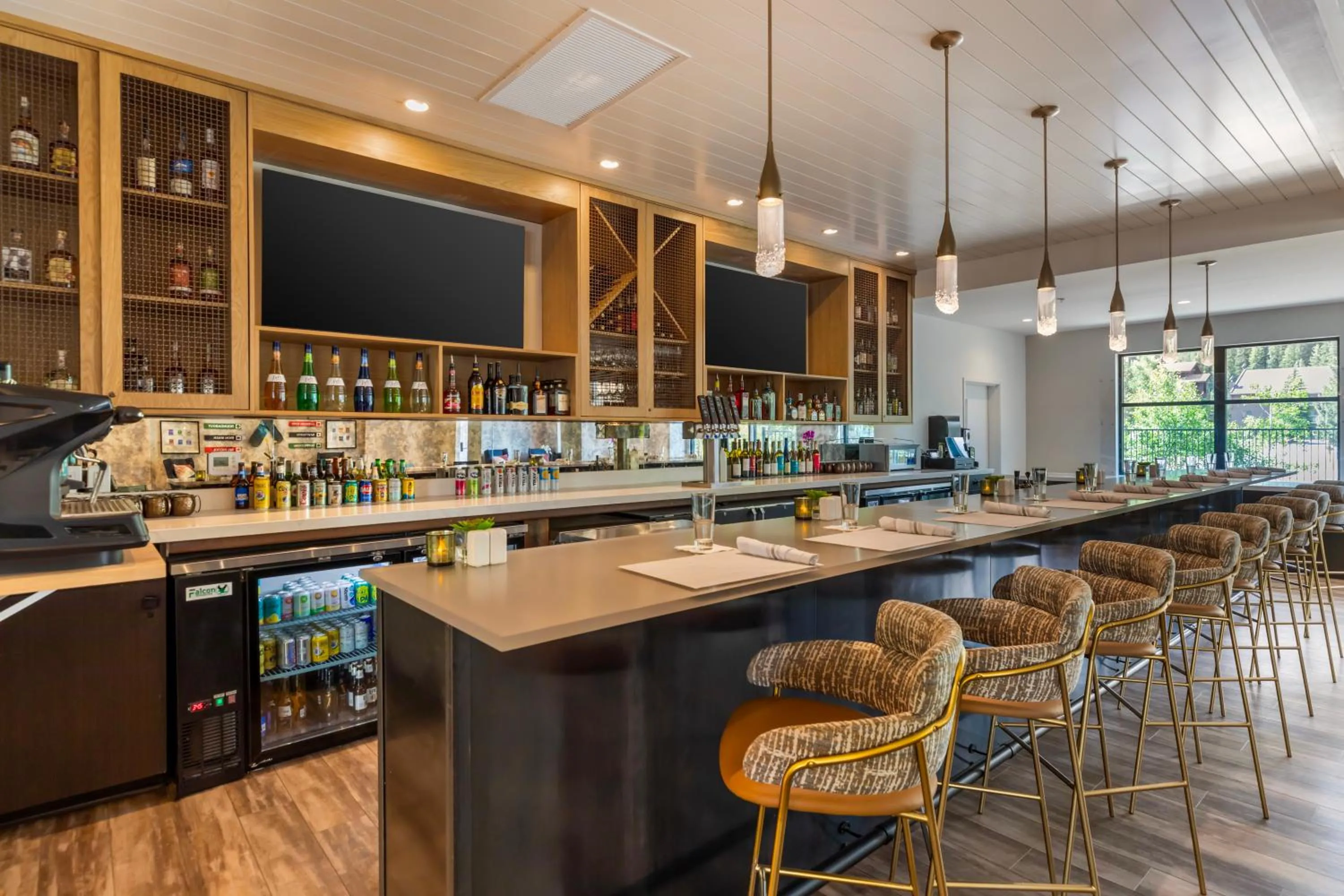 Restaurant/places to eat in Cambria Hotel Copper Mountain