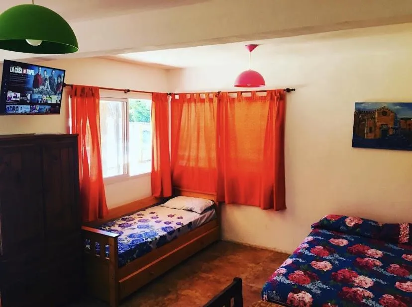 Photo of the whole room, Bed in Posada The Gringos