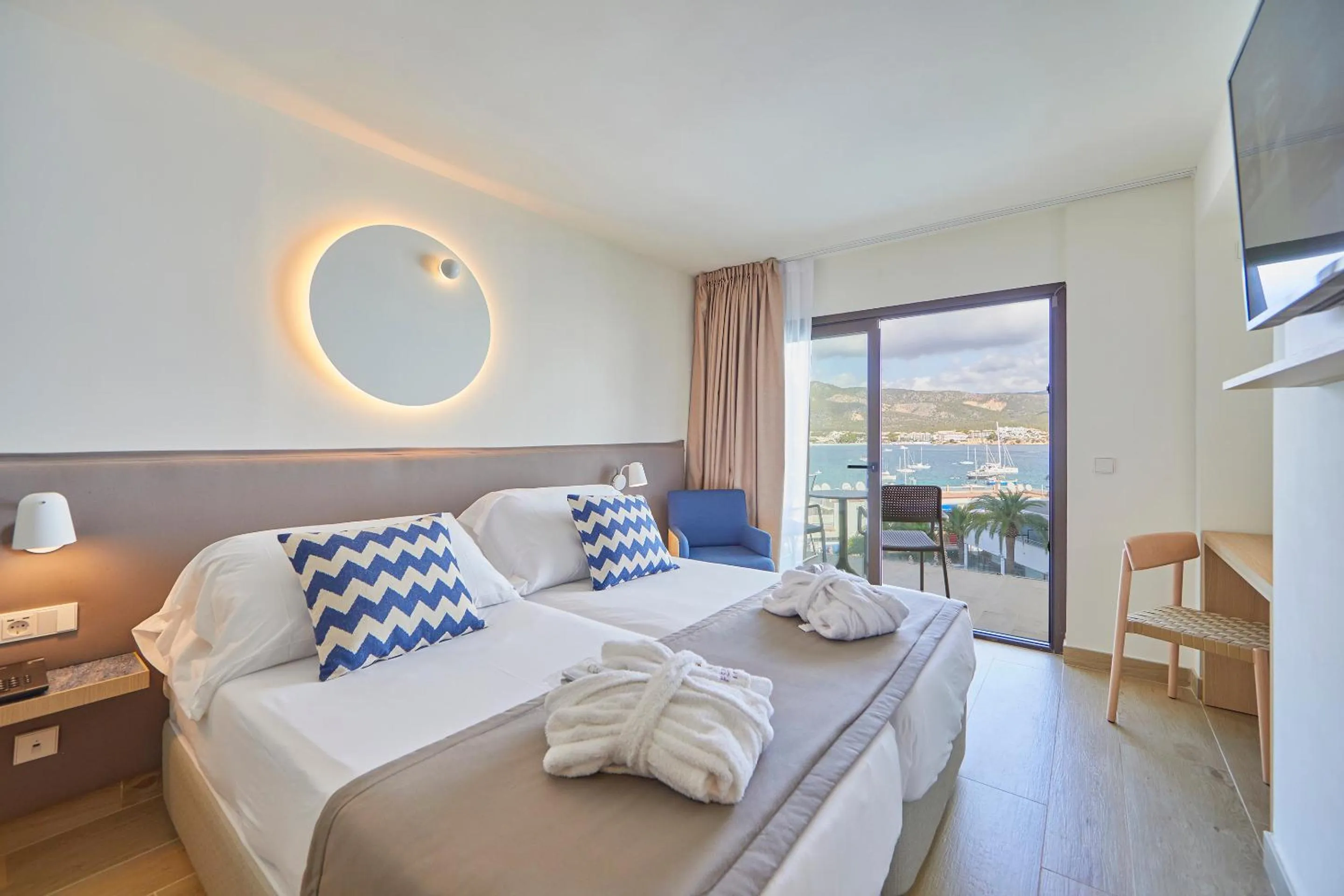 Photo of the whole room, Bed in FERGUS Style Tobago - Adults Only