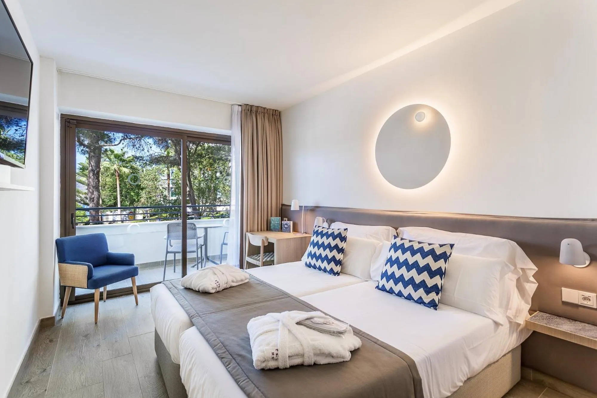 Photo of the whole room, Bed in FERGUS Style Tobago - Adults Only