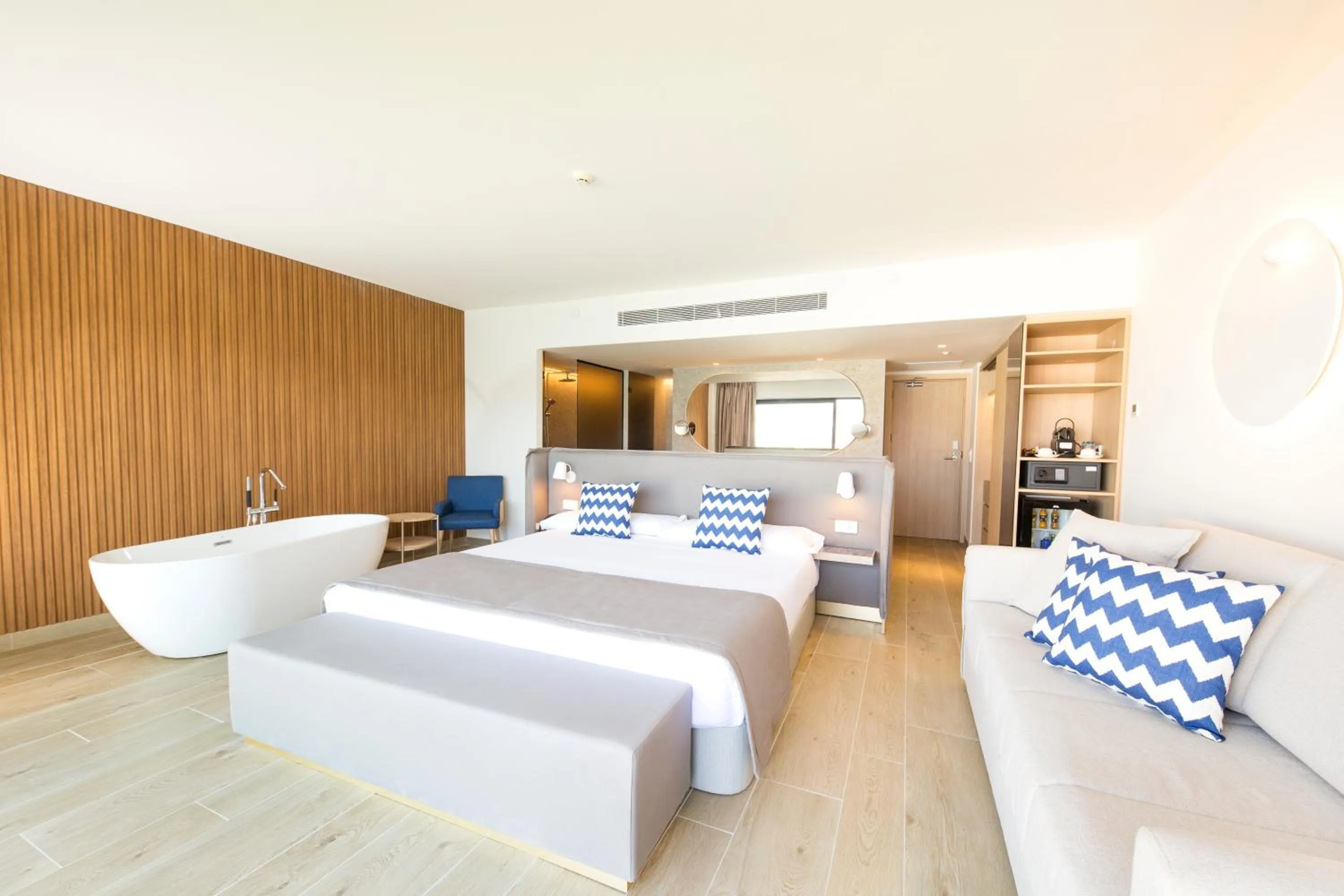 Bedroom, Bed in FERGUS Style Tobago - Adults Only