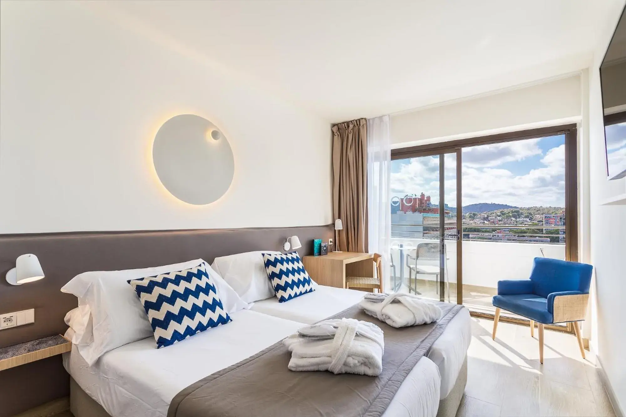 Photo of the whole room, Bed in FERGUS Style Tobago - Adults Only Photo of the whole room, Bed in FERGUS Style Tobago - Adults Only