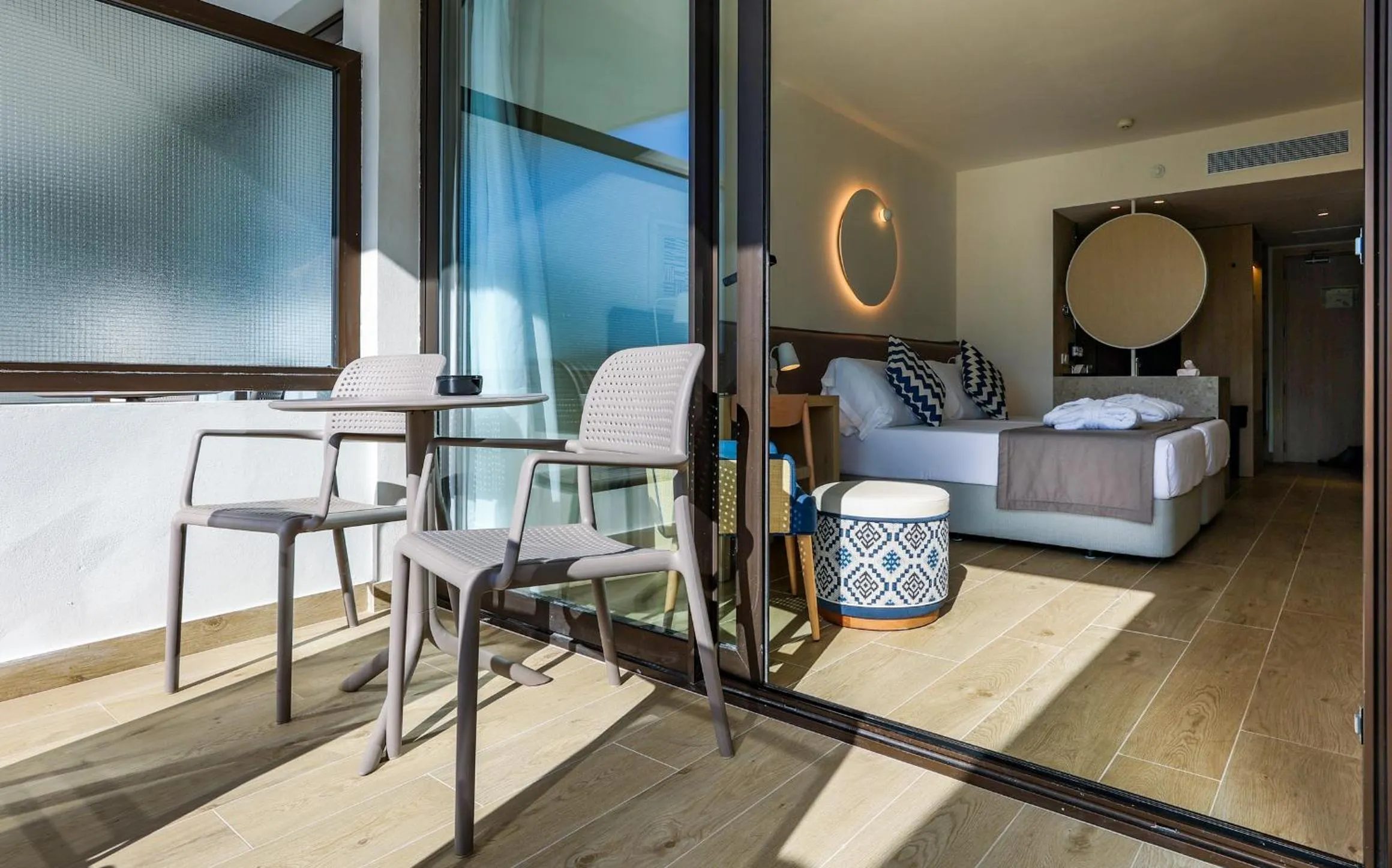 Balcony/Terrace, Bed in FERGUS Style Tobago - Adults Only