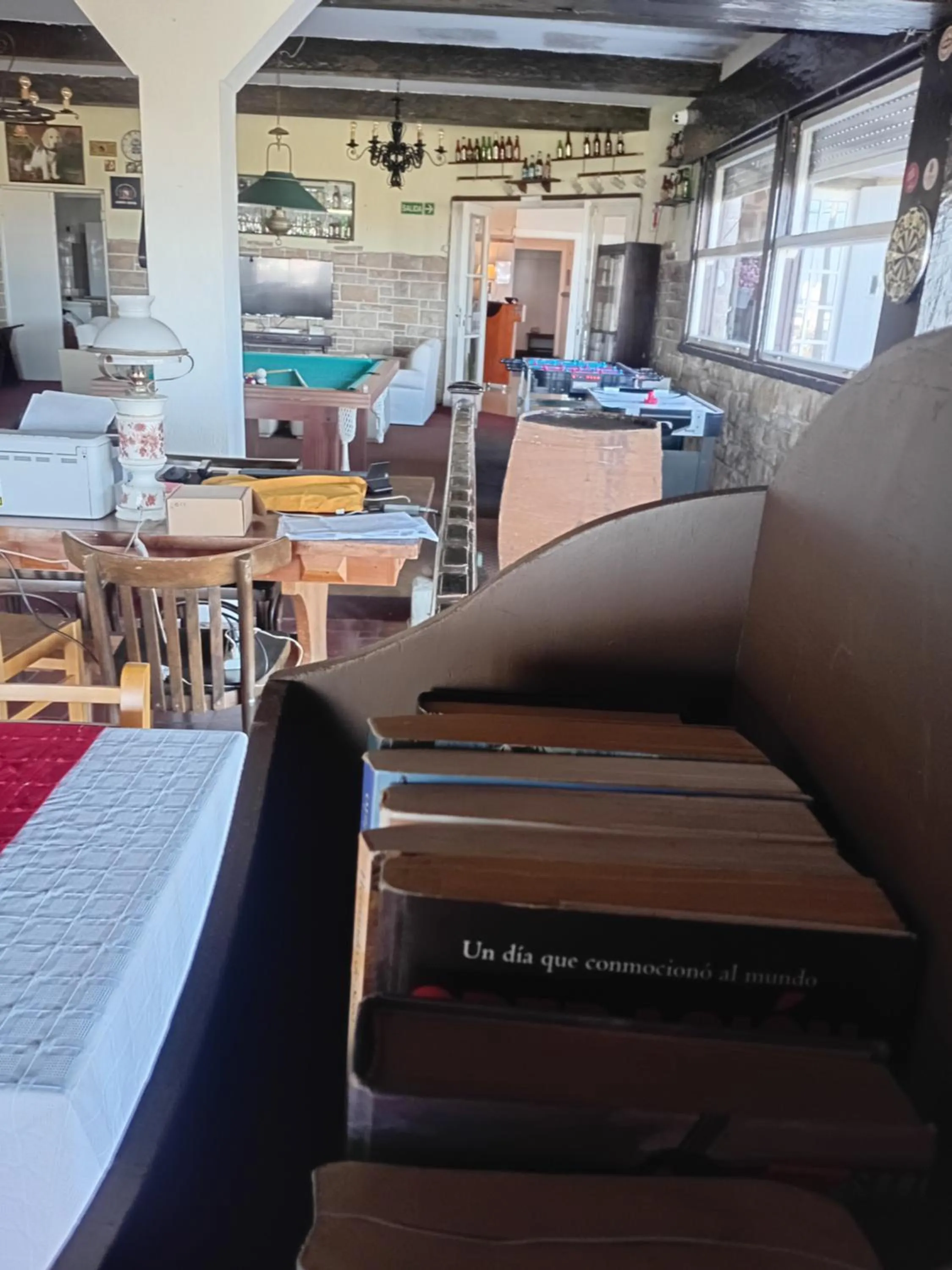 Communal lounge/ TV room in Hostal del Sur