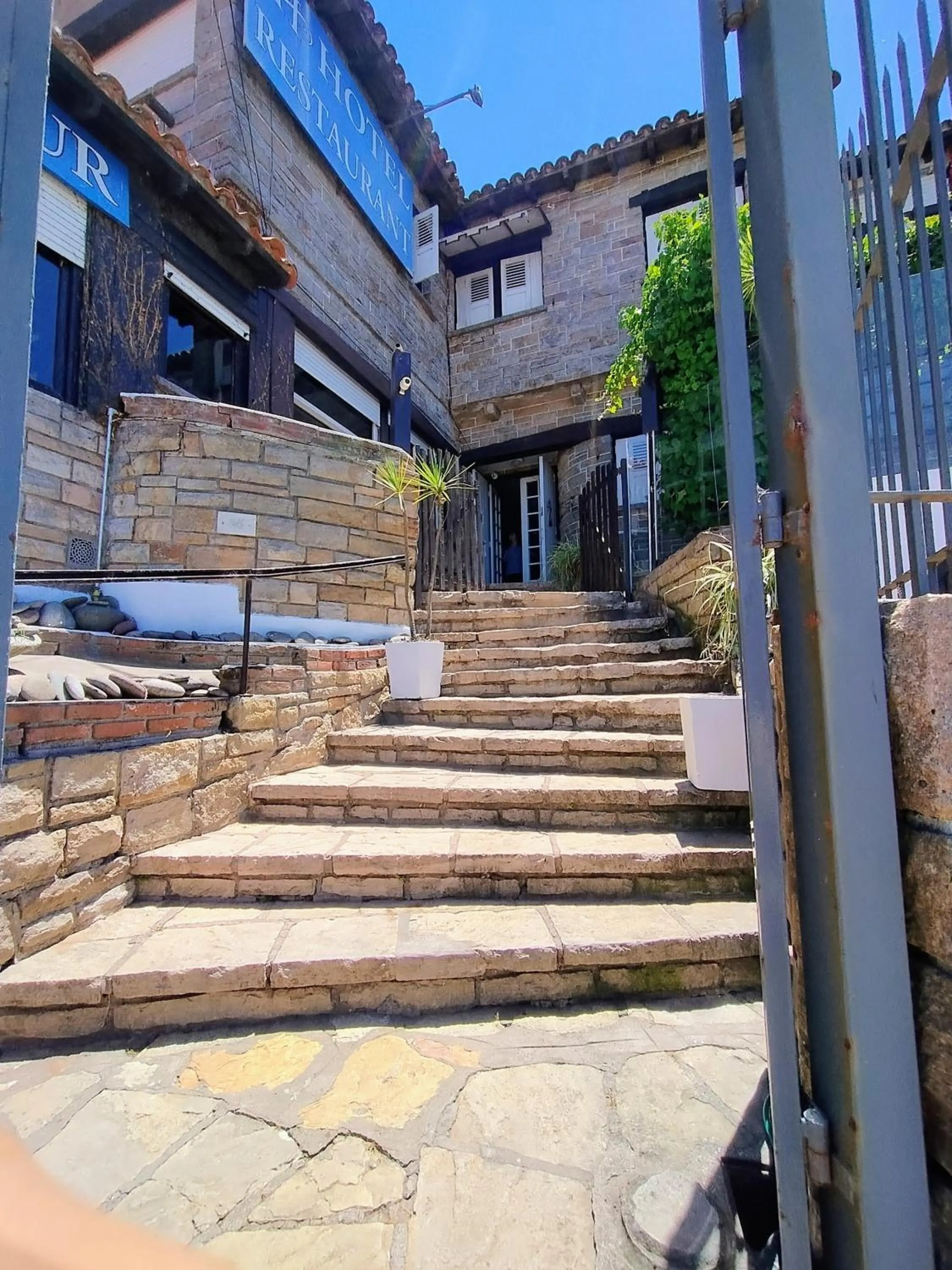 Property building in Hostal del Sur