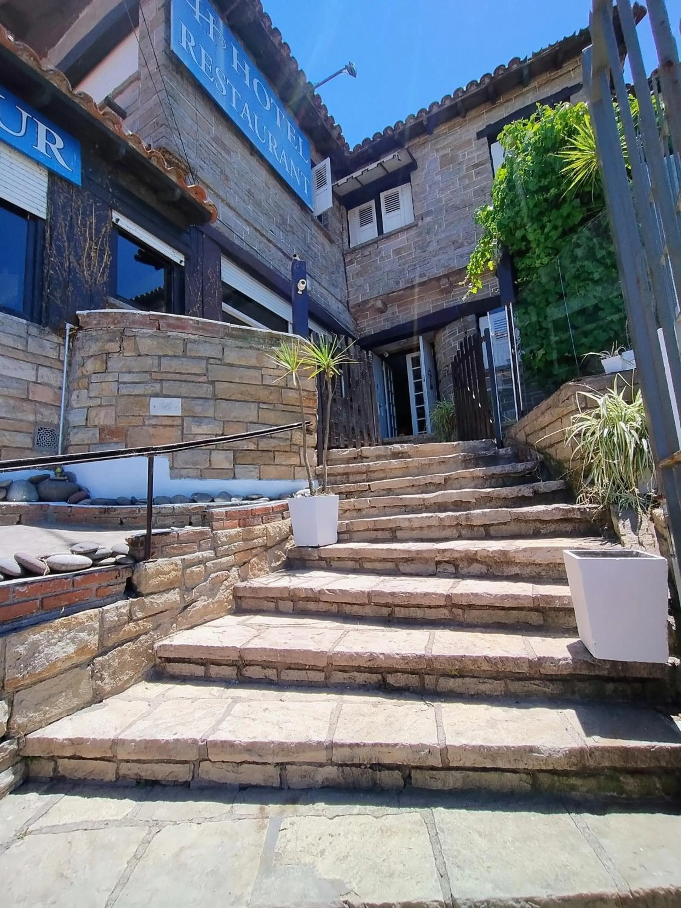 Property building in Hostal del Sur