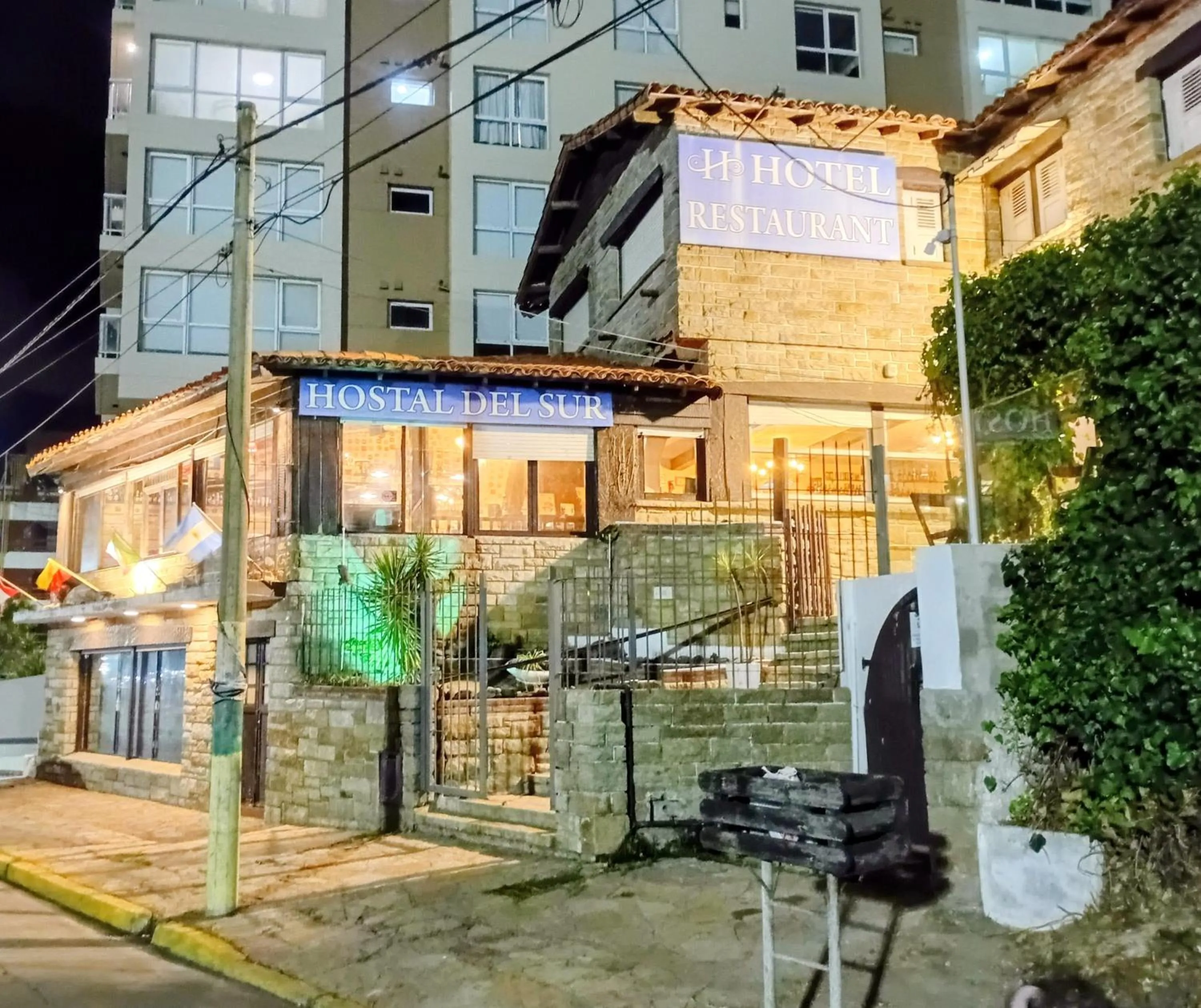 Property building in Hostal del Sur