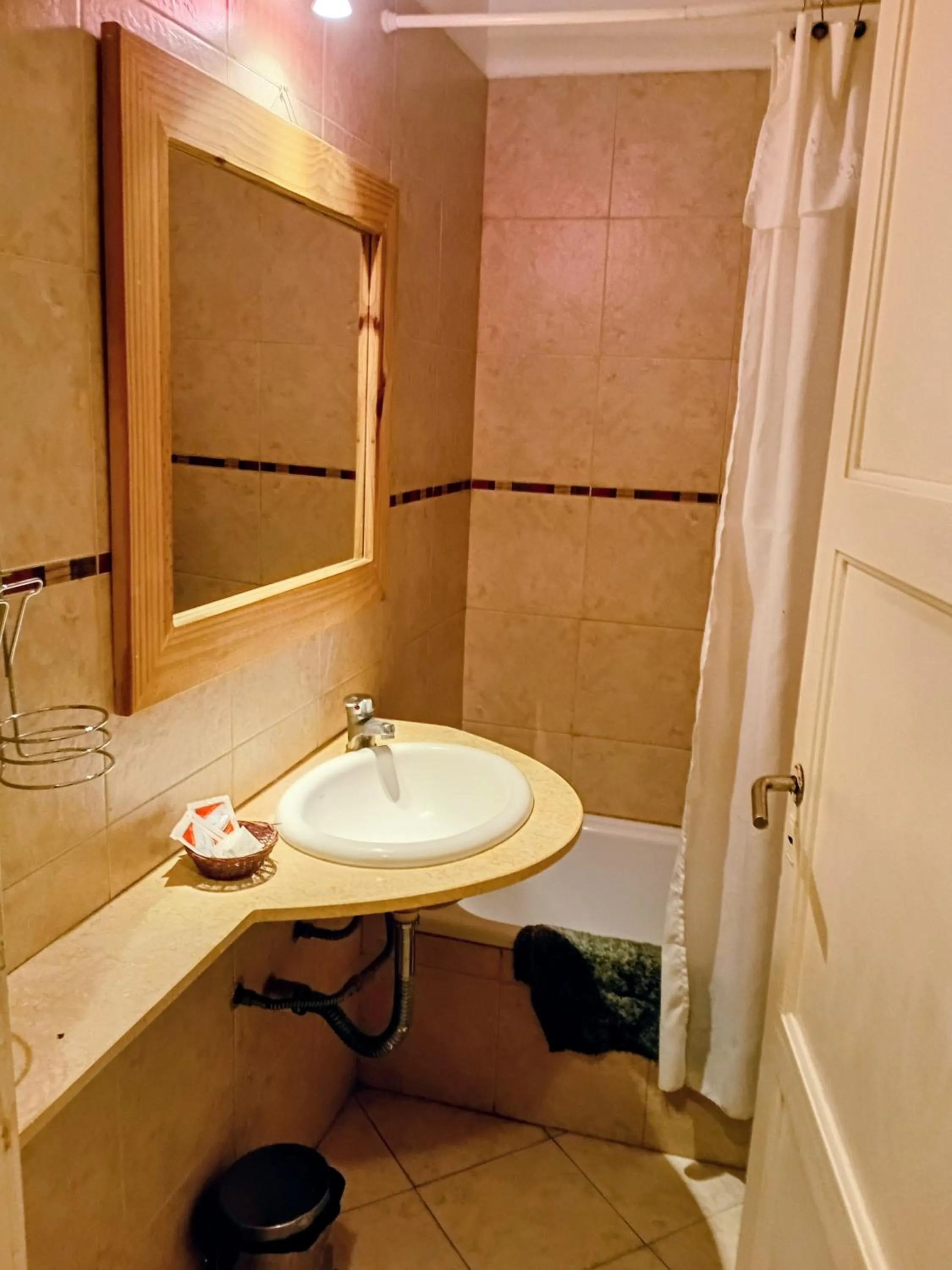 Shower in Hostal del Sur