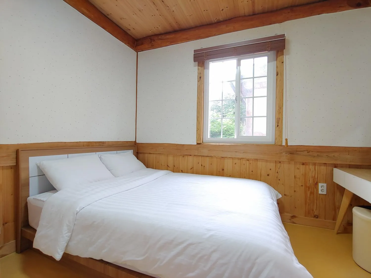Bed in Geumok Log Pension