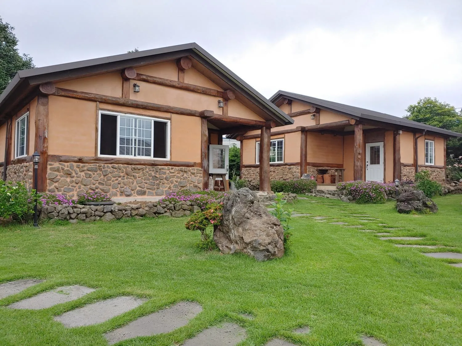 Geumok Log Pension