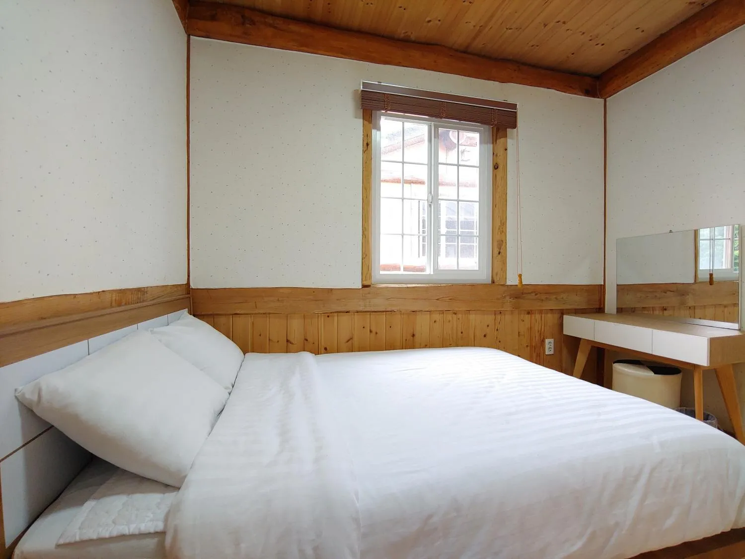 Bed in Geumok Log Pension