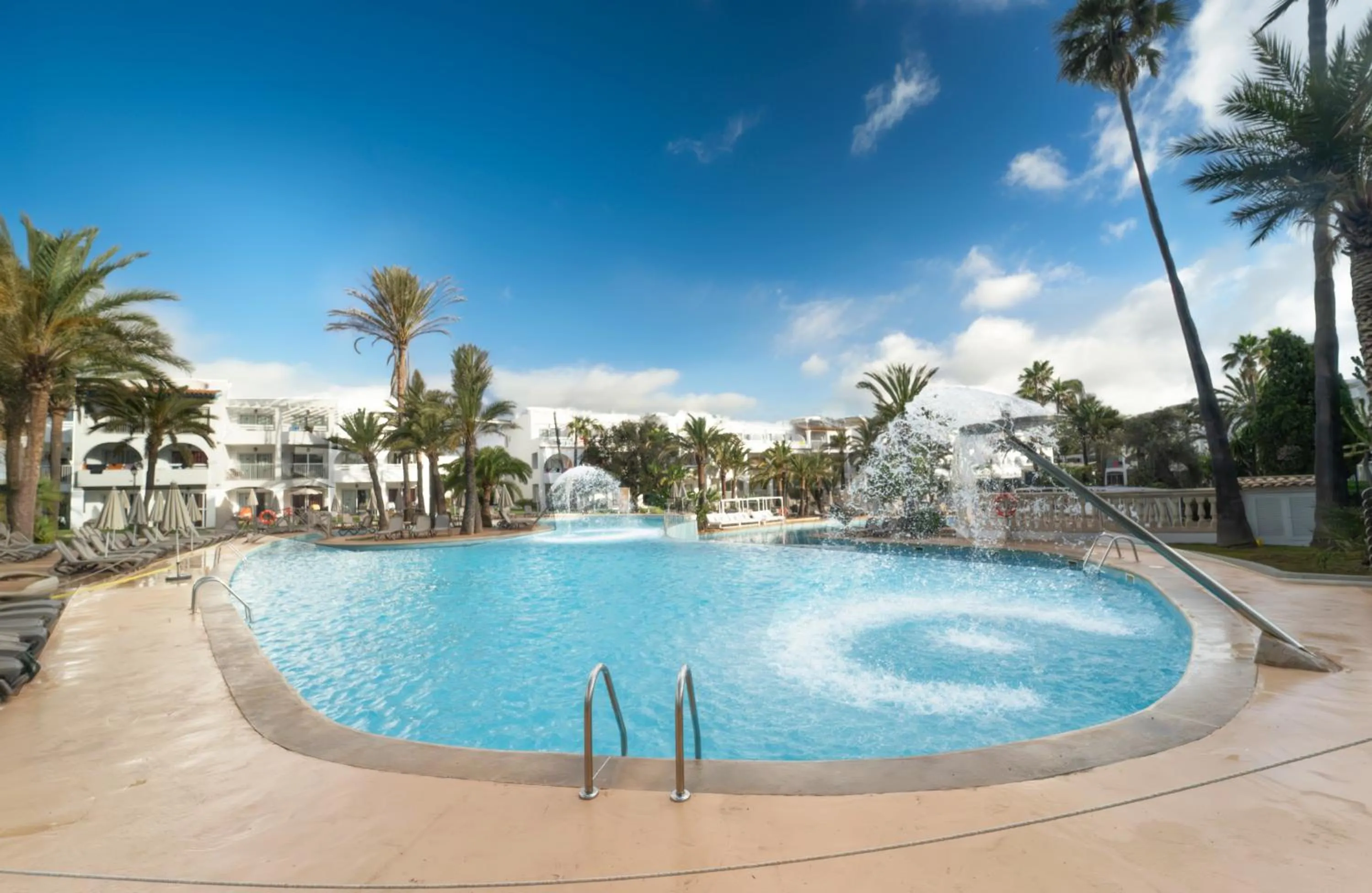 Swimming pool in Hotel Calimera Fido Gardens