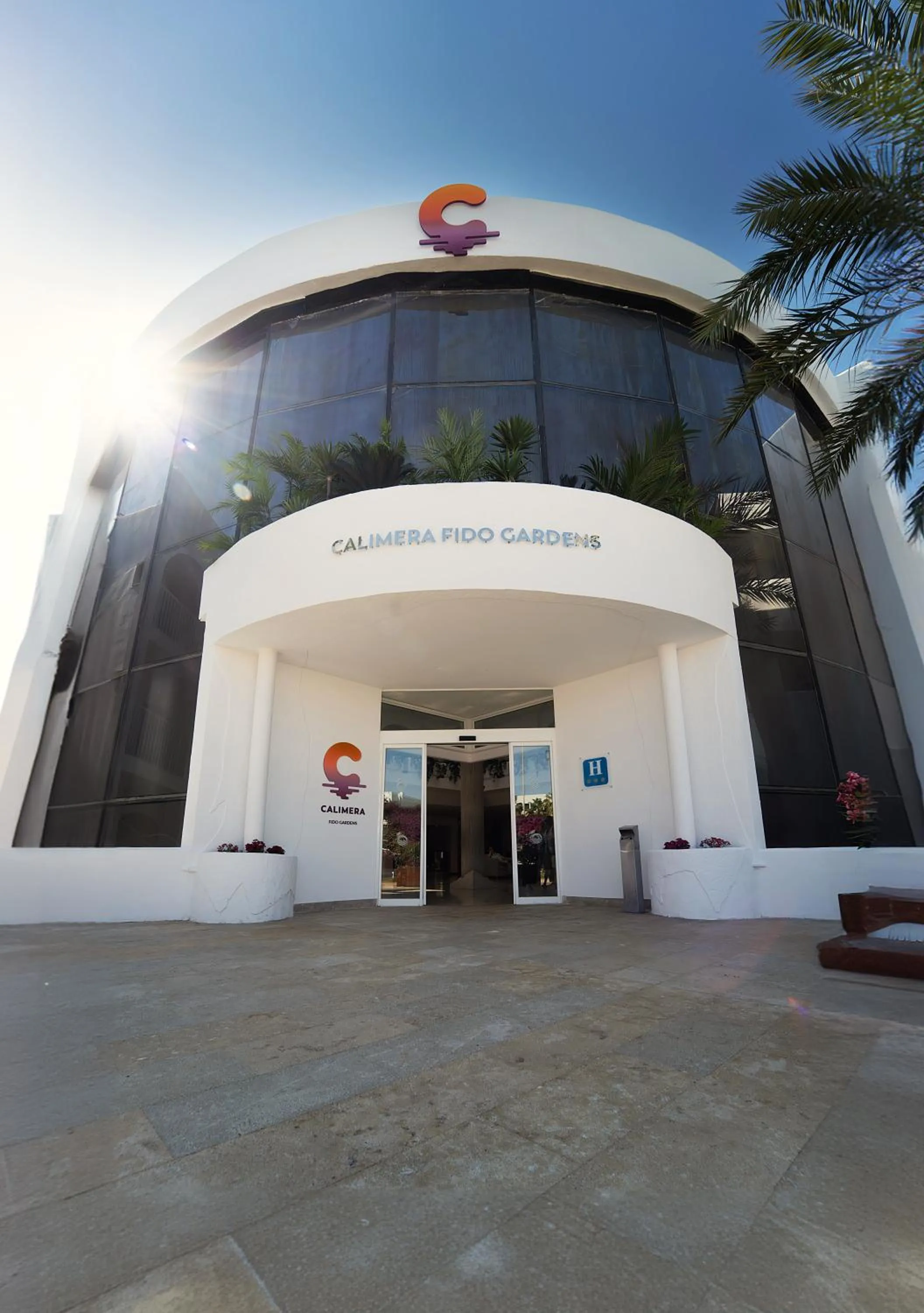Facade/entrance in Hotel Calimera Fido Gardens