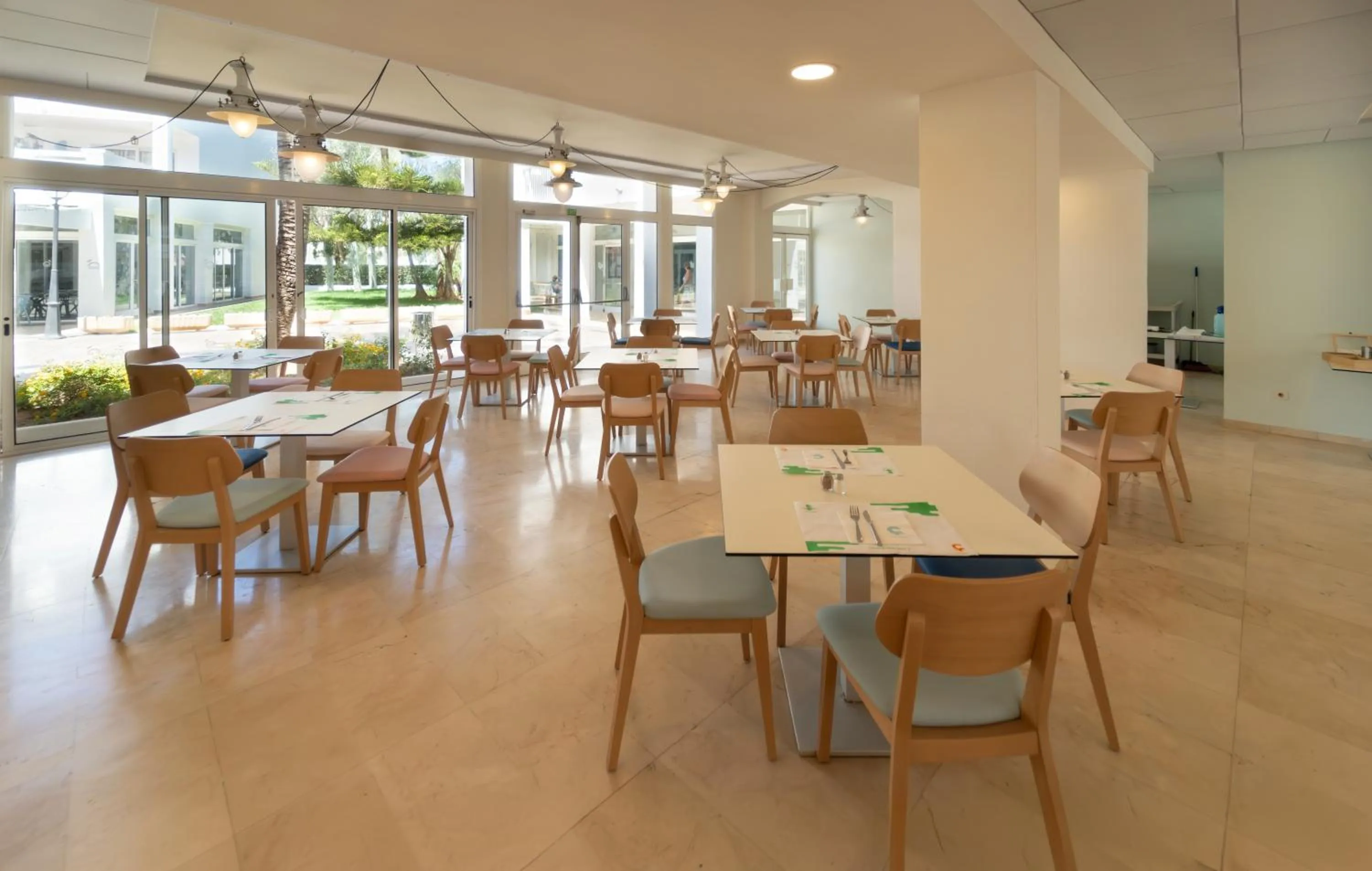 Restaurant/places to eat in Hotel Calimera Fido Gardens