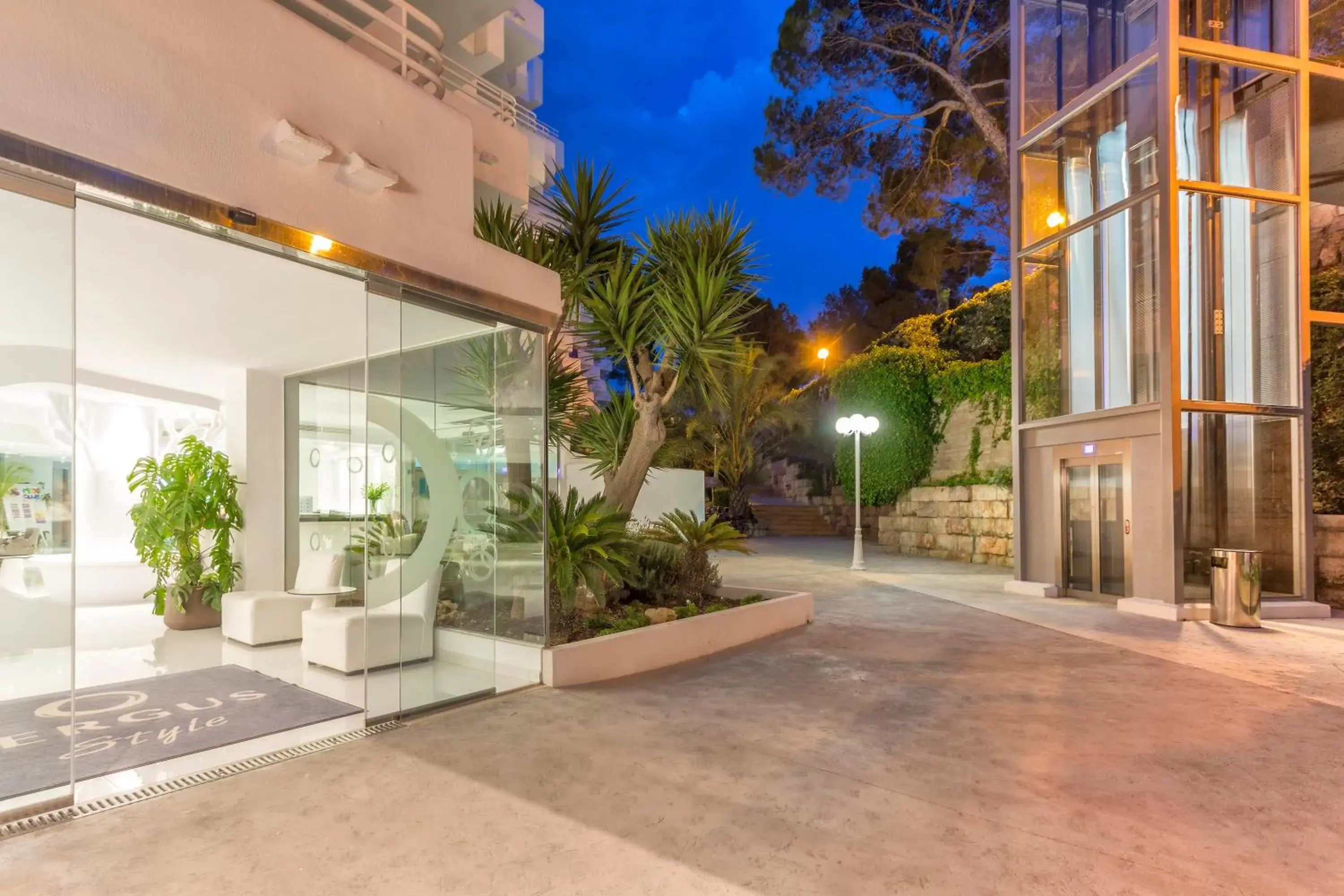 Lobby or reception in FERGUS Style Cala Blanca Suites Lobby or reception in FERGUS Style Cala Blanca Suites