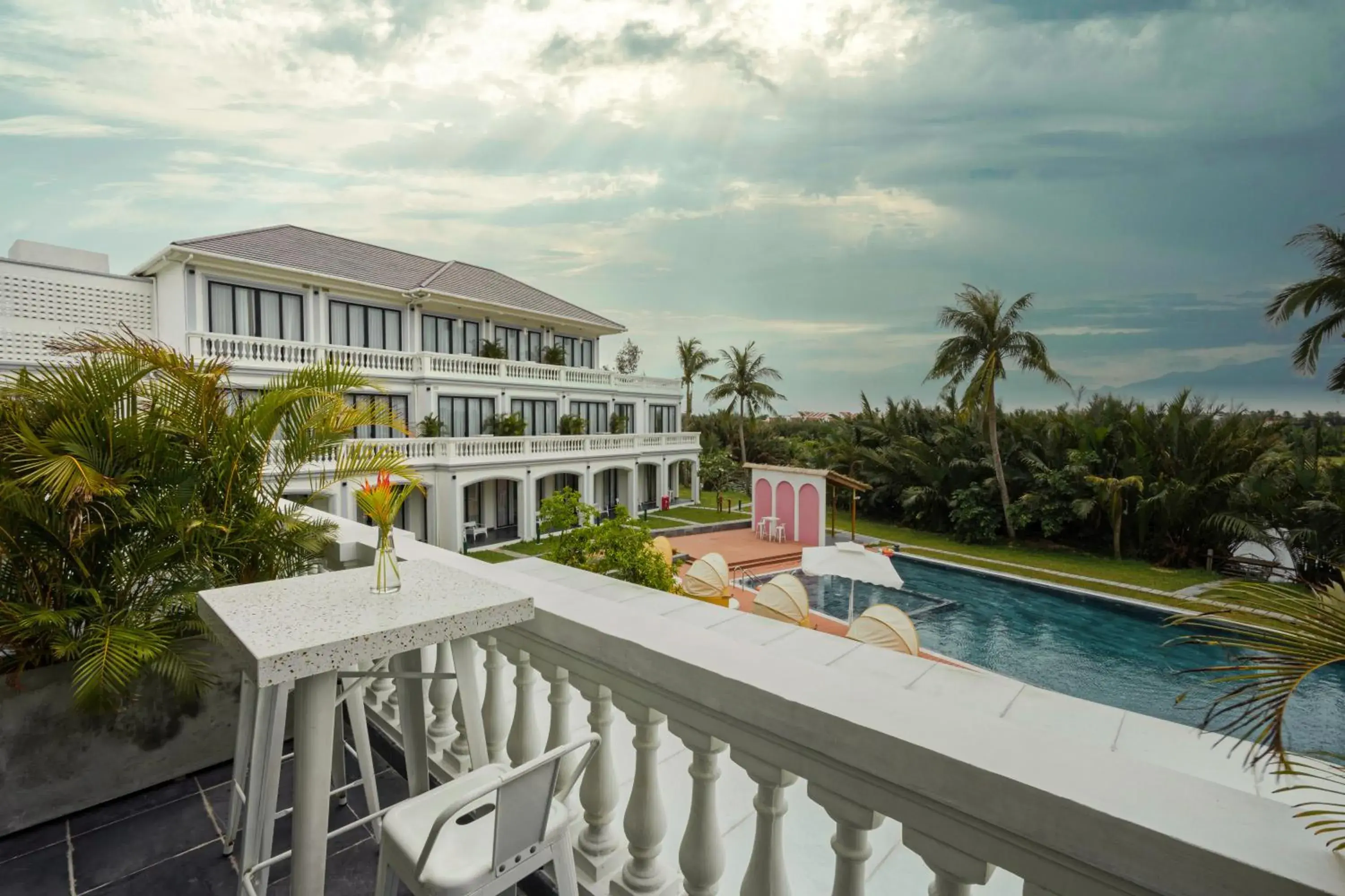 Pool view in Moodhoian Riverside Resort & Spa Pool view in Moodhoian Riverside Resort & Spa