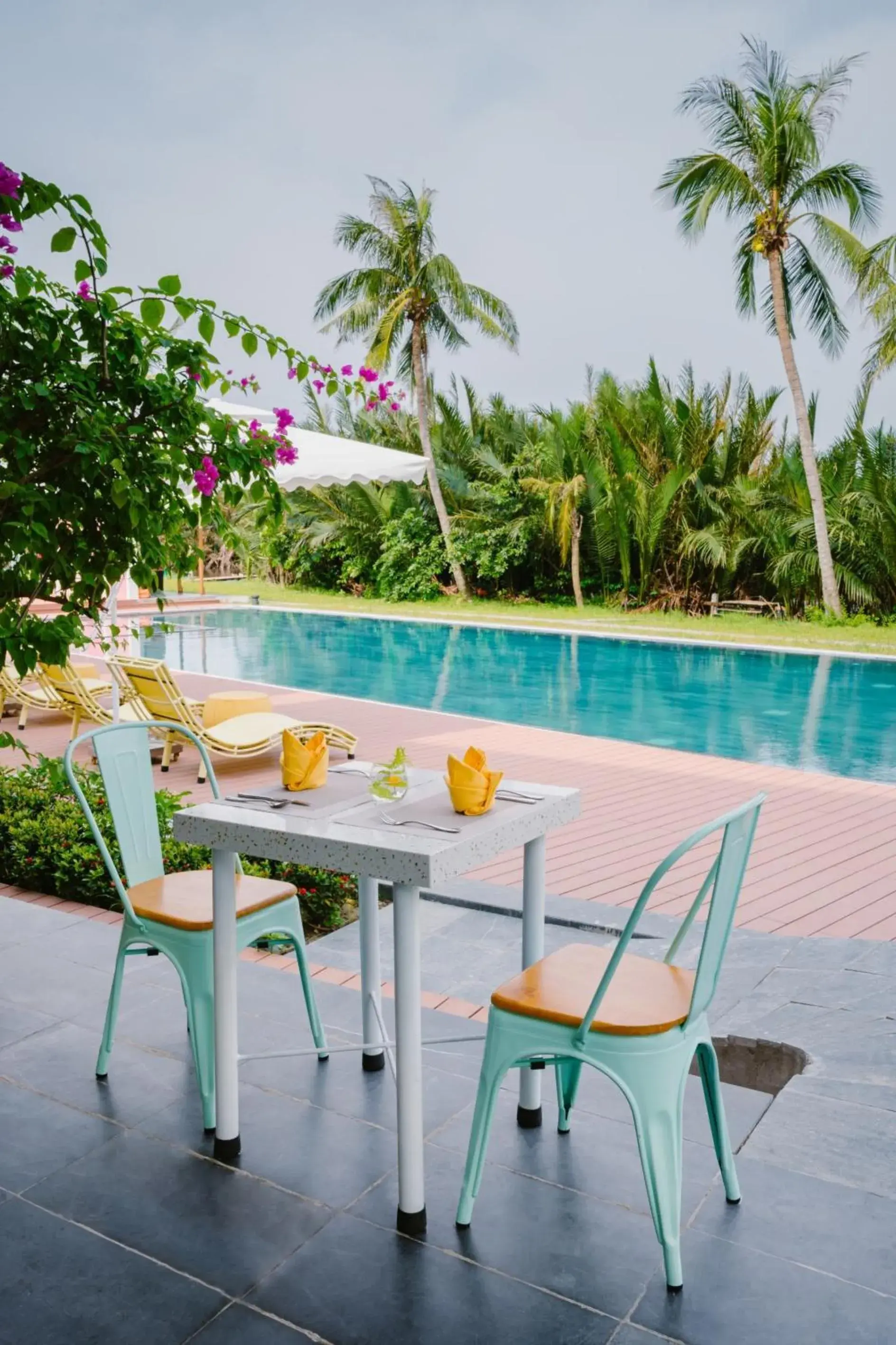 Restaurant/places to eat in Moodhoian Riverside Resort & Spa Restaurant/places to eat in Moodhoian Riverside Resort & Spa