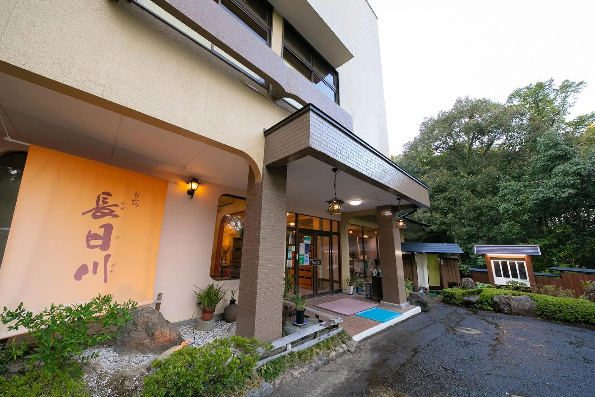 Property building in Nagahigawa