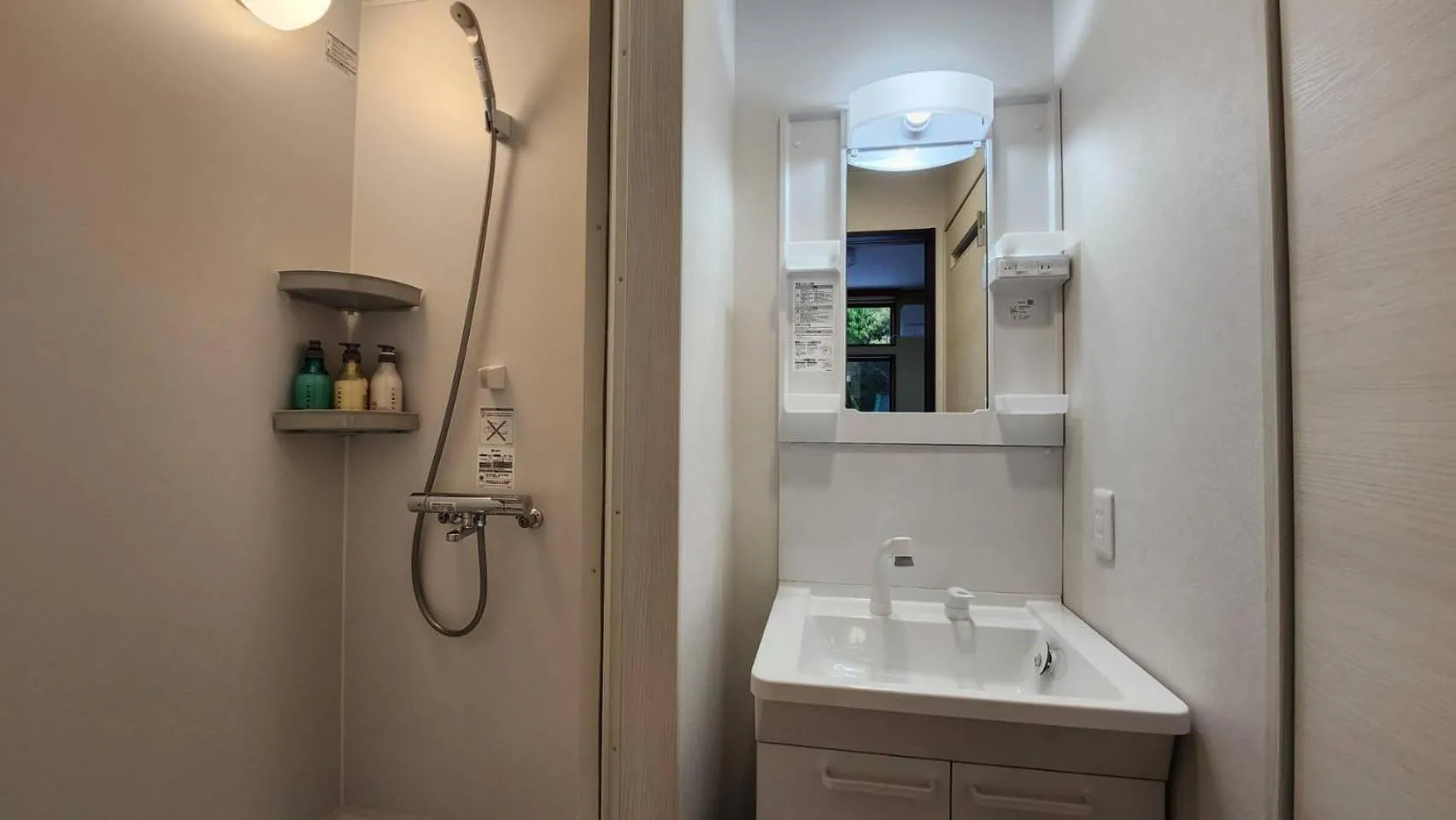 Shower in Nagahigawa