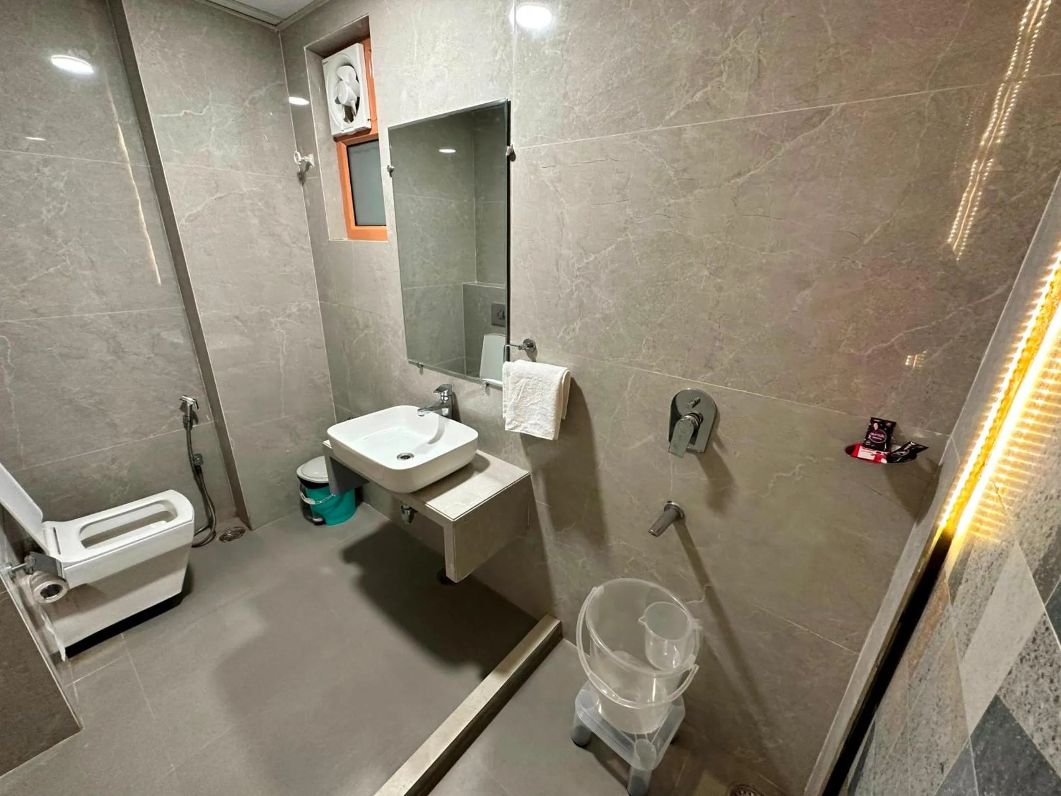 Shower in Hotel Pinaka Inn