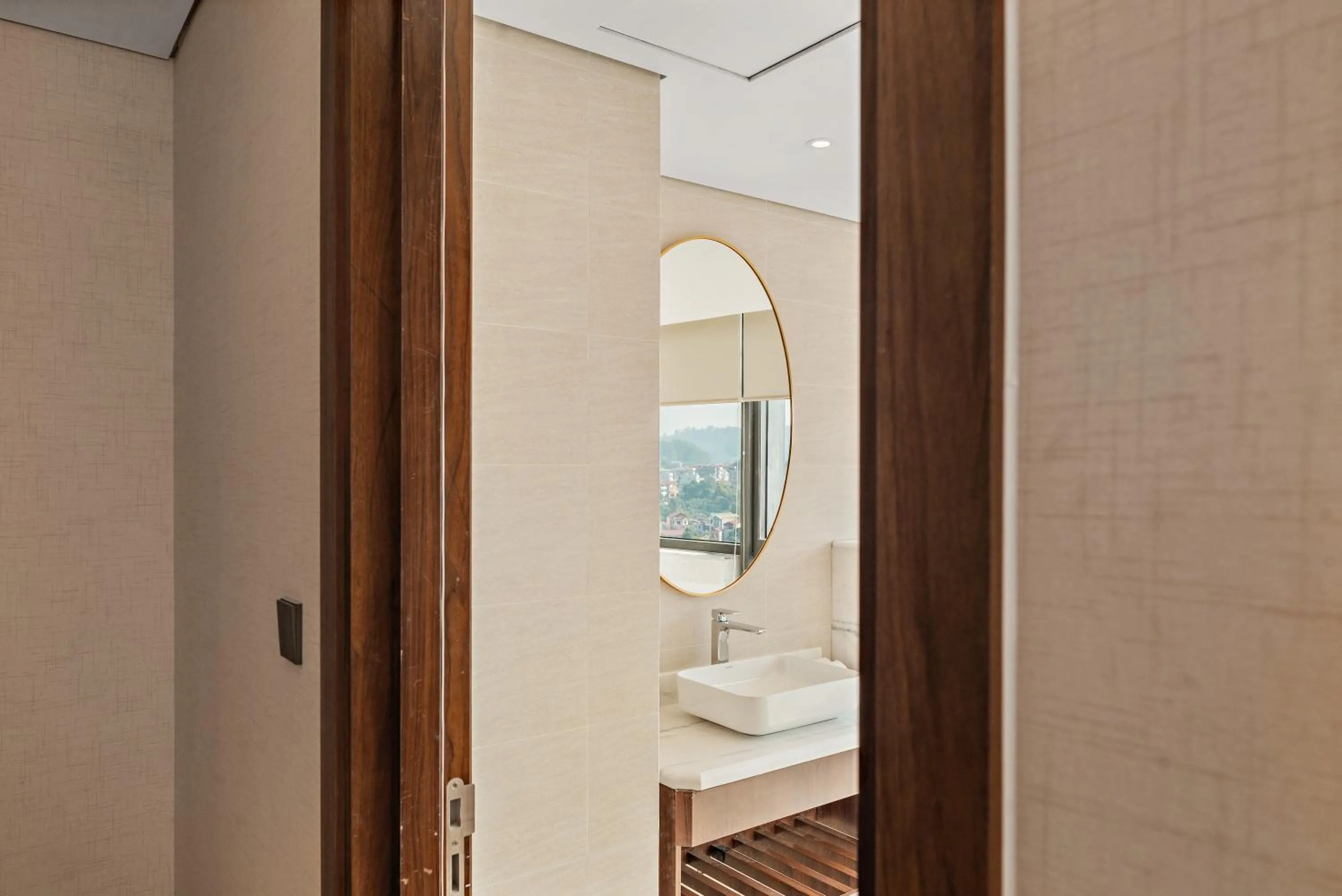 Shower, Bed in Muong Thanh Luxury Cao Bang