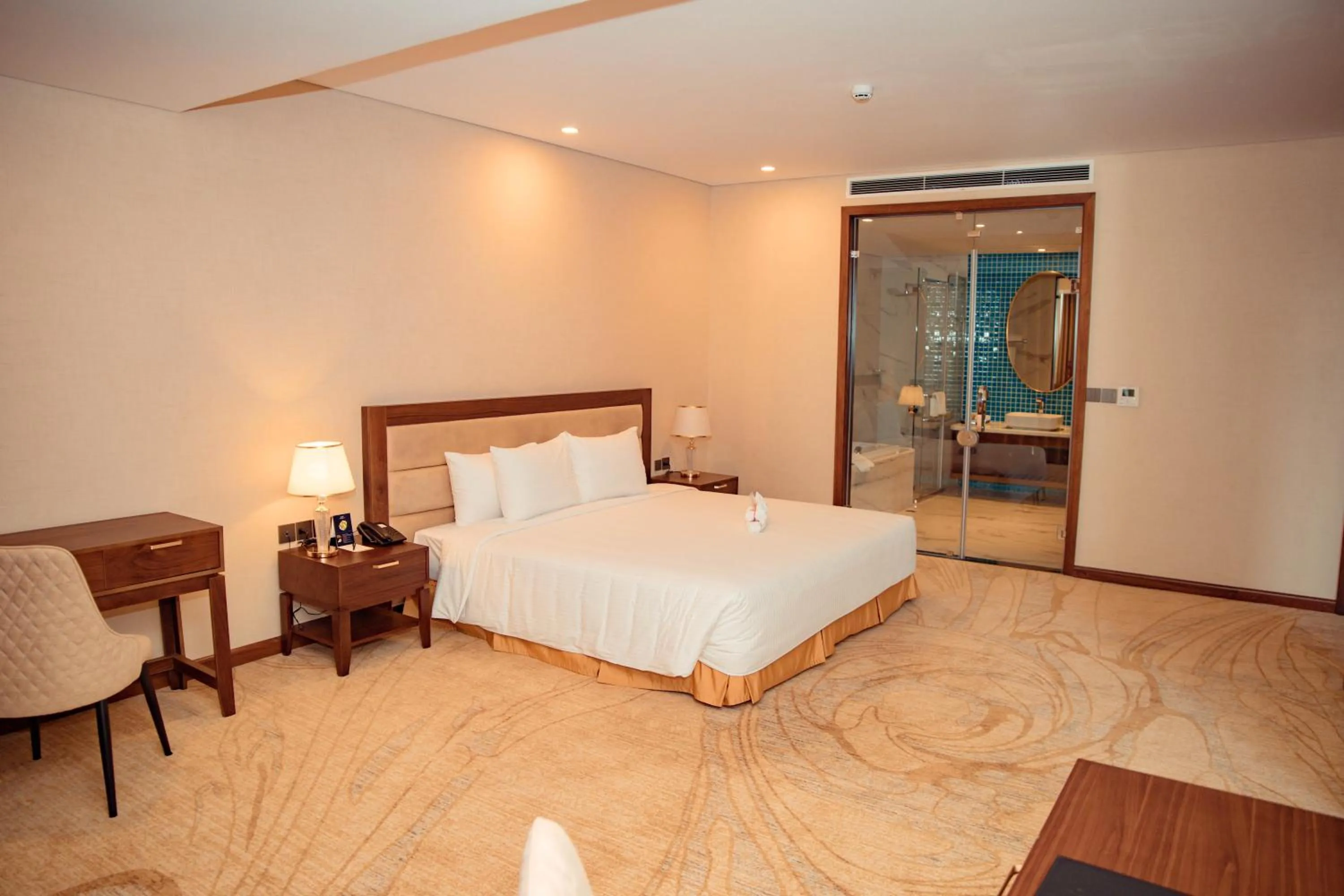 Photo of the whole room, Bed in Muong Thanh Luxury Cao Bang