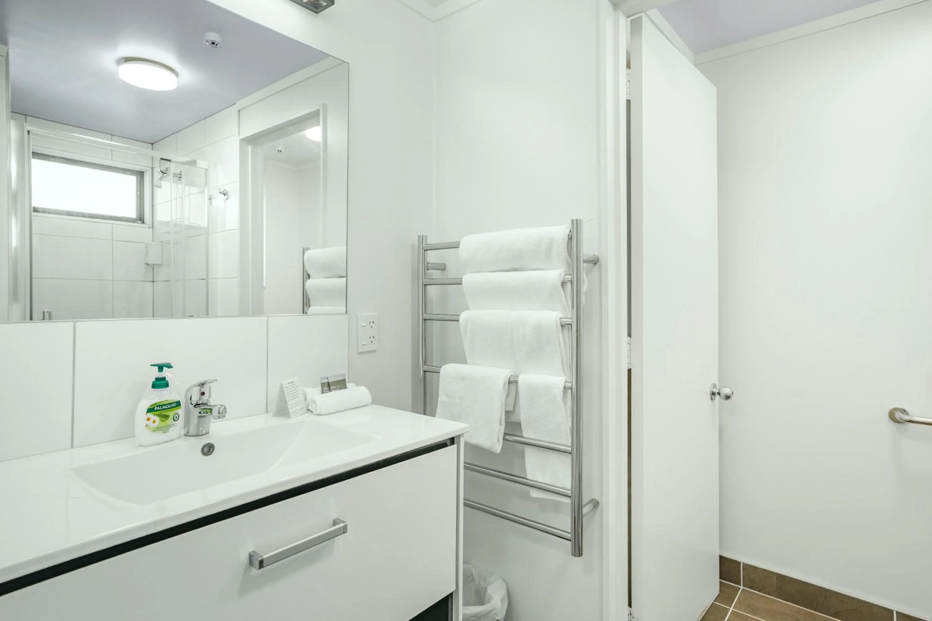 Bathroom in Capital Lodge Motor Inn