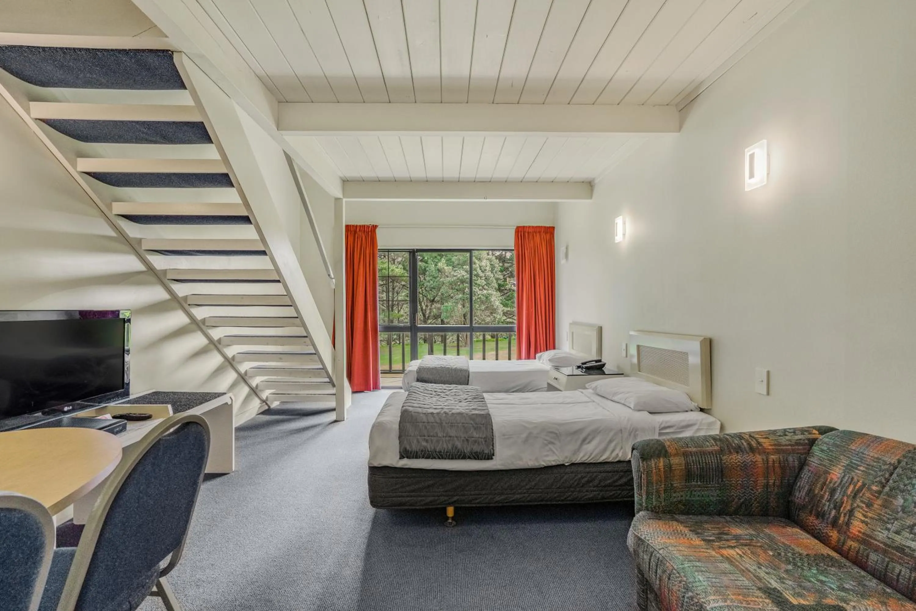 Bed in Capital Lodge Motor Inn