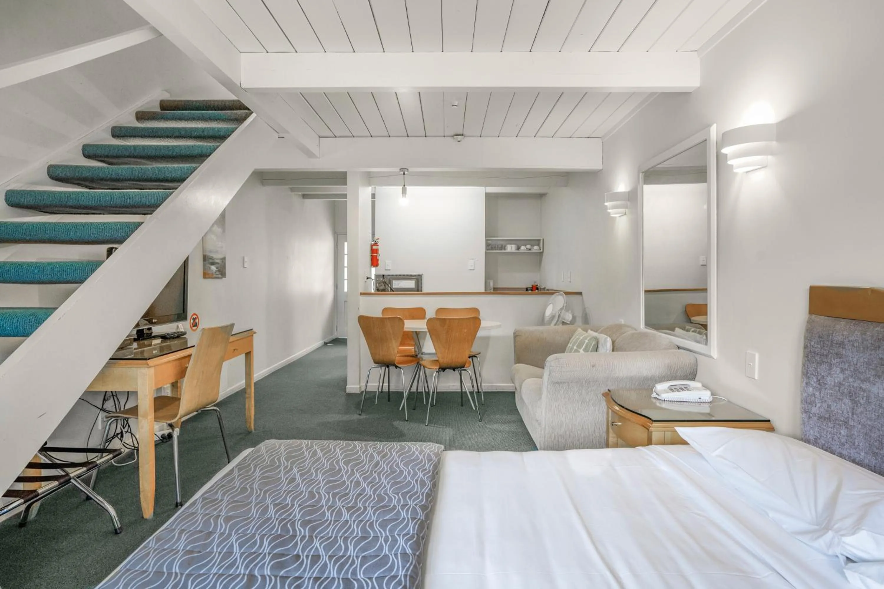 Bed in Capital Lodge Motor Inn